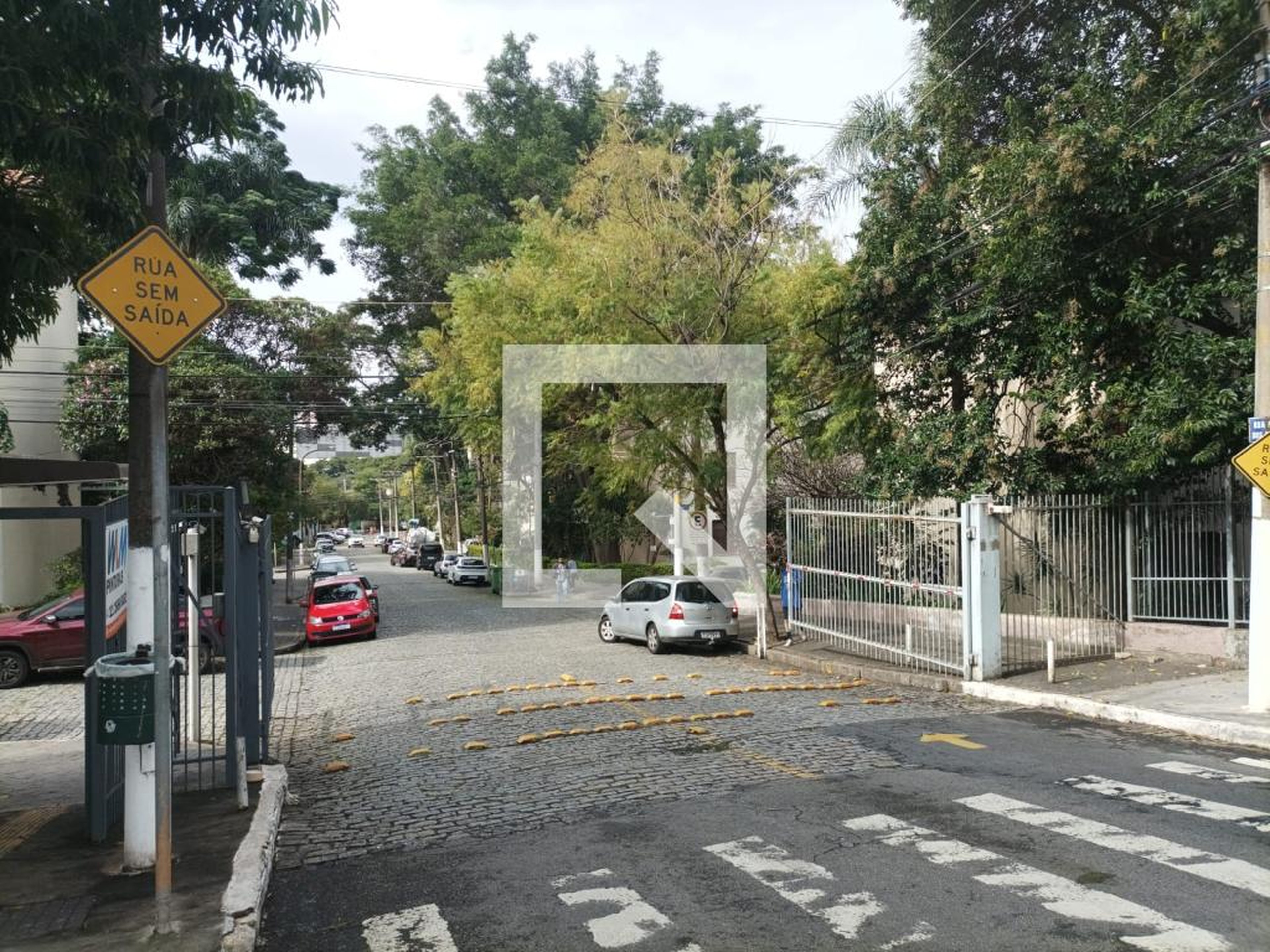 Fachada do condomínio Condomínio Conjunto Santa Cruz