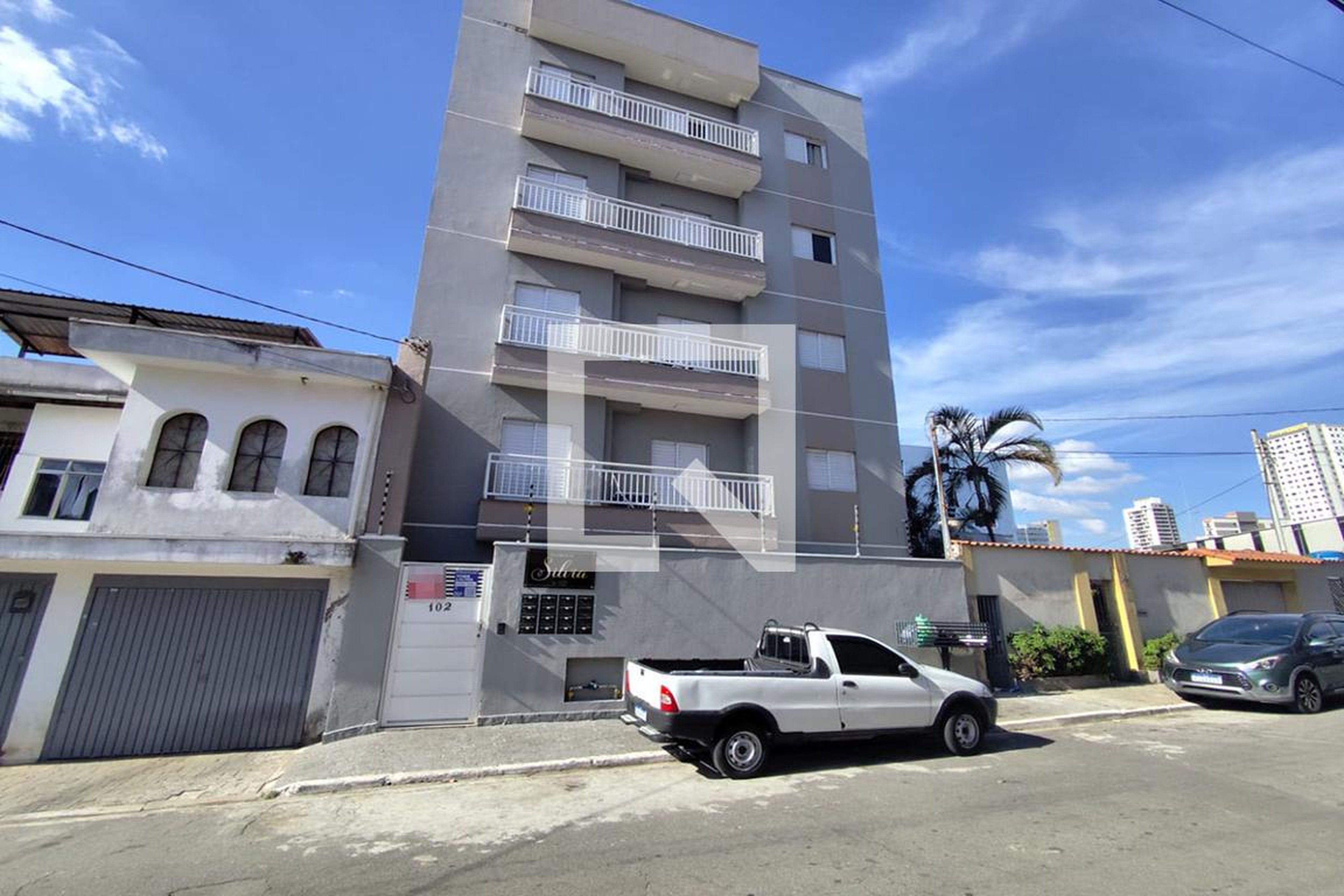 Fachada Condomínio em Rua Miguel Arcanjo de Oliveira, 102