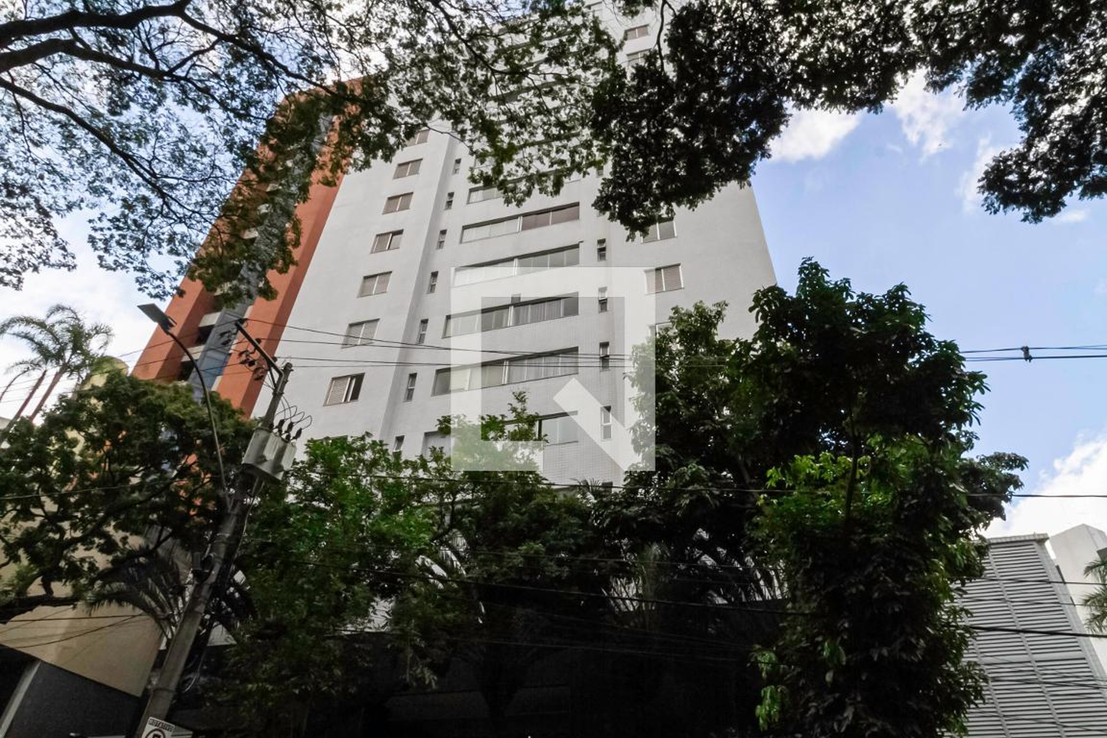 Fachada Condomínio em Avenida Álvares Cabral, 1162