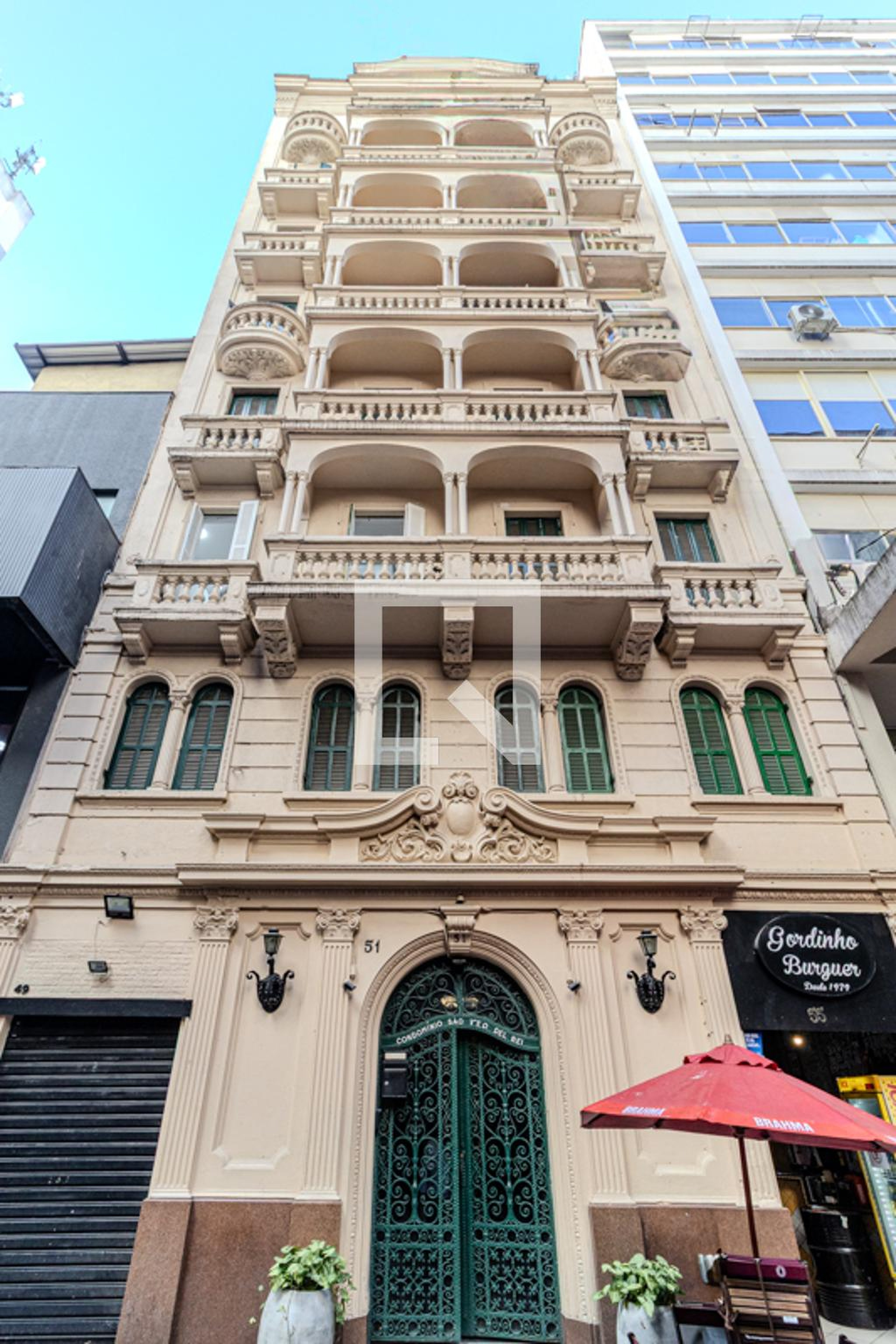 Fachada Condomínio em Rua Dom José de Barros, 51