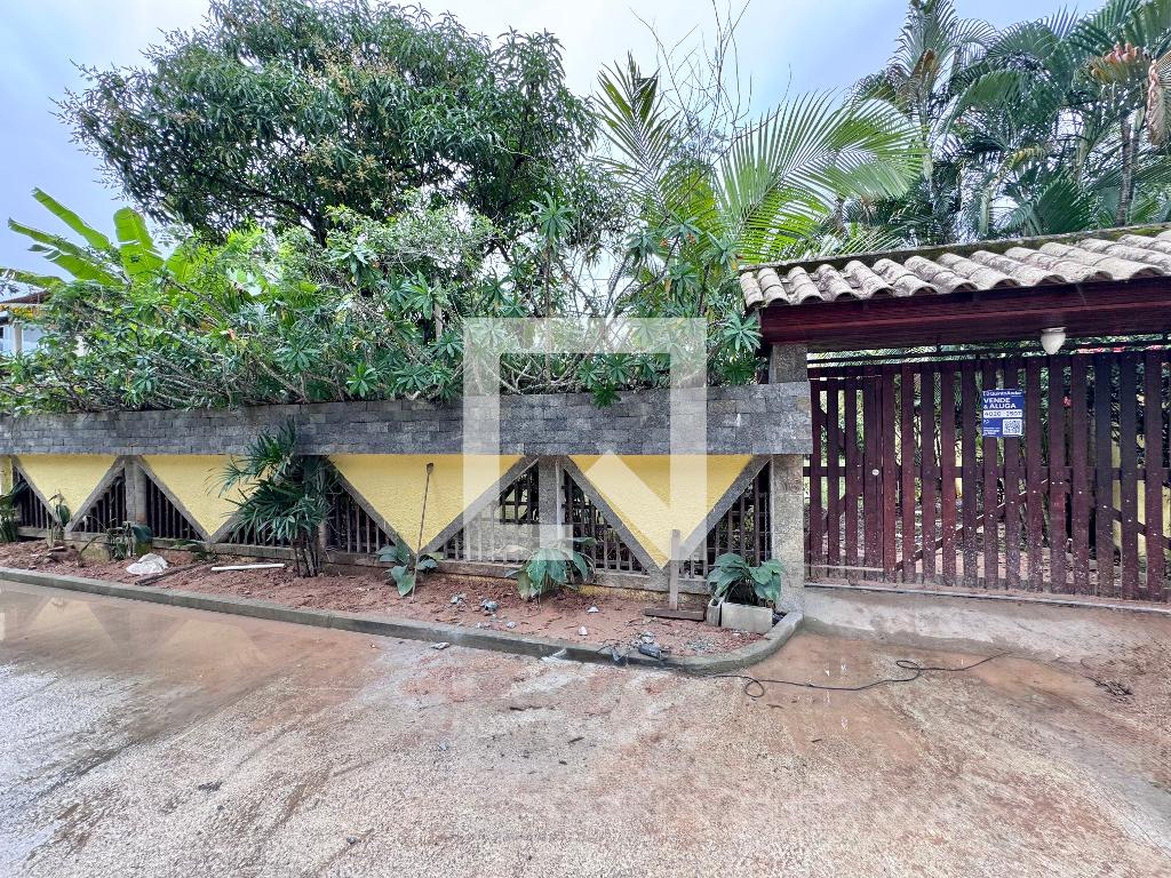 Fachada Condomínio em Rua das Acácias, 16