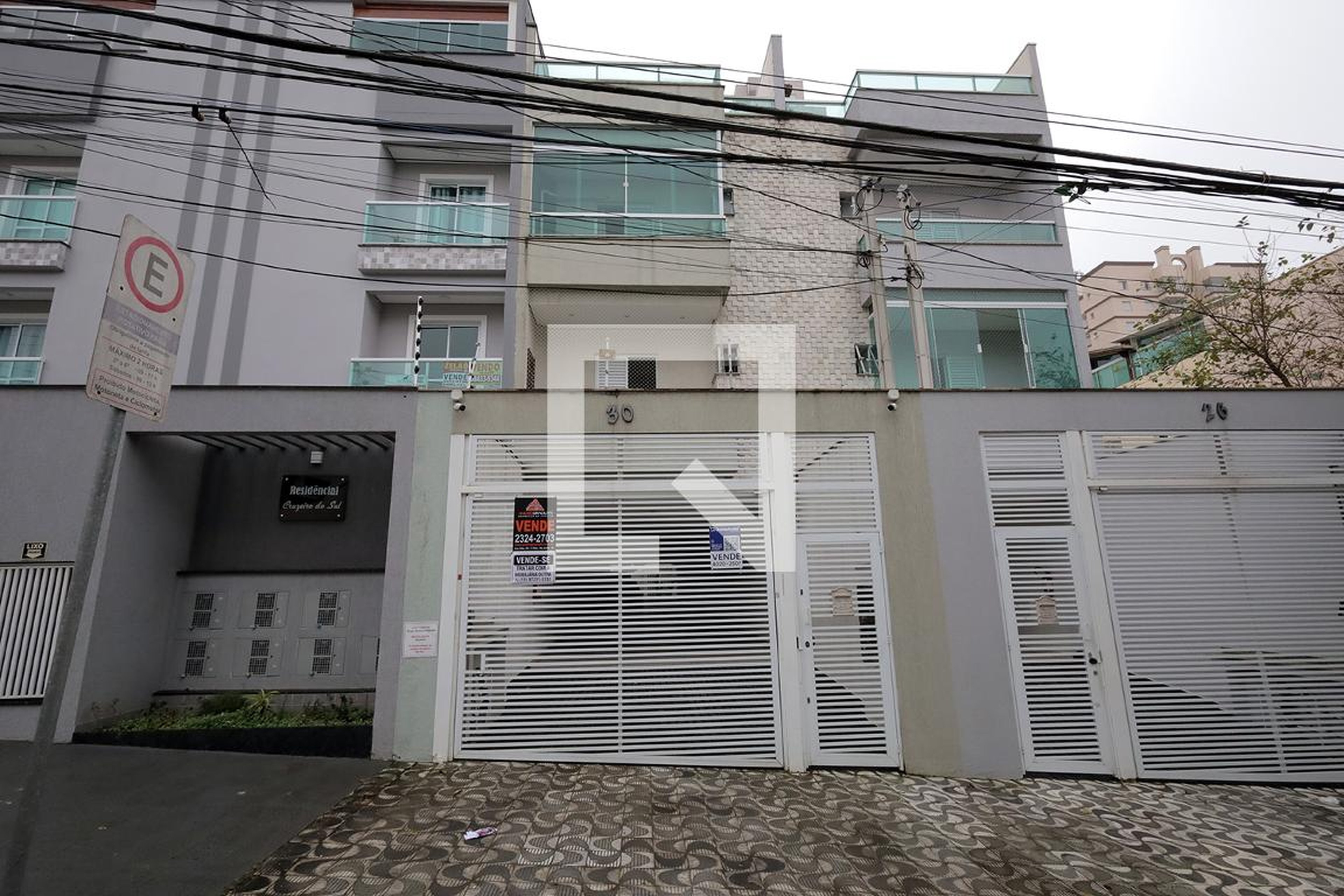 Fachada Condomínio em Rua Cruzeiro do Sul, 30