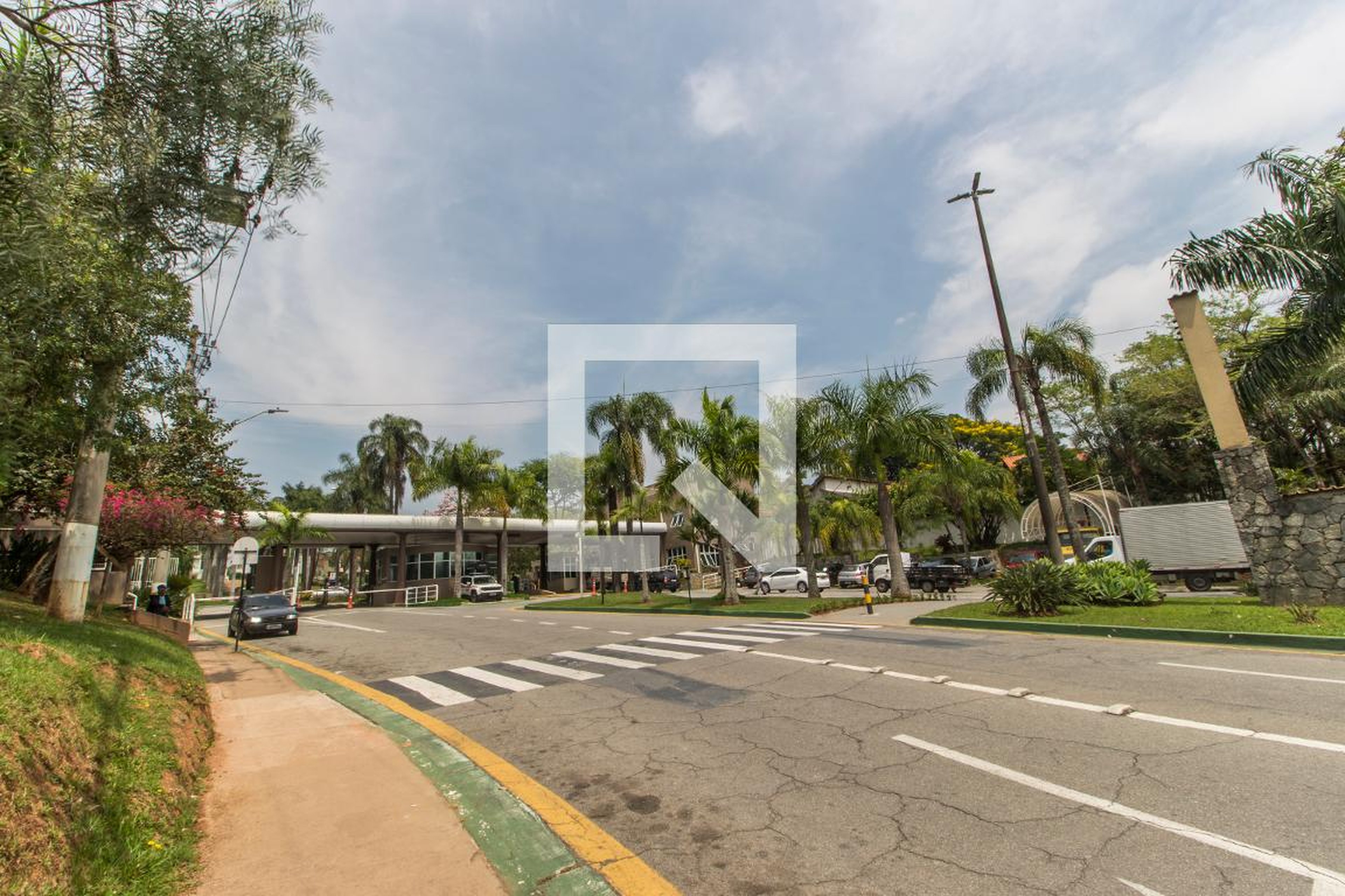 Fachada do Condomínio Condomínio Alphaville Residencial 4