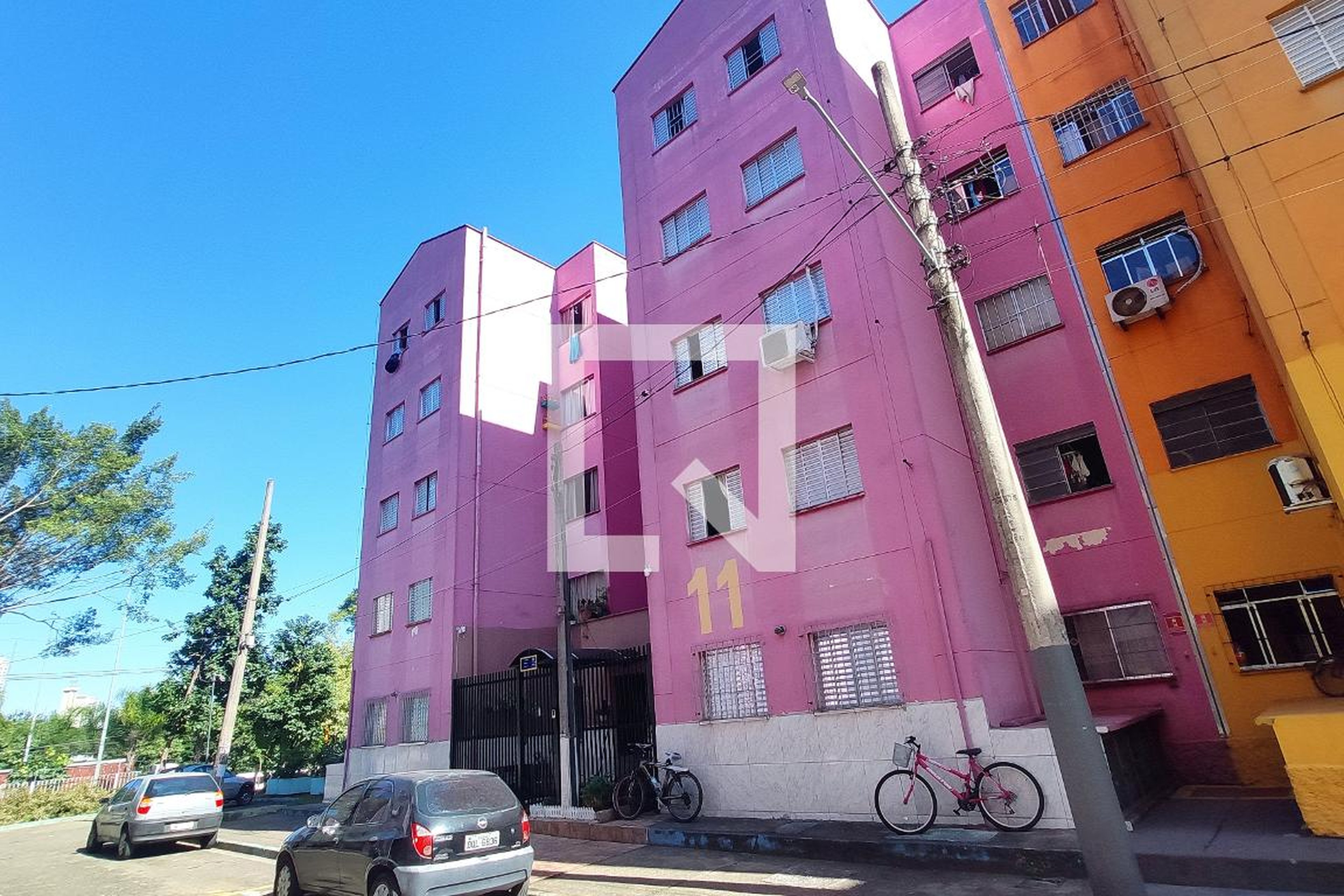 Fachada Condomínio em Rua Sampaio Corrêa, 560