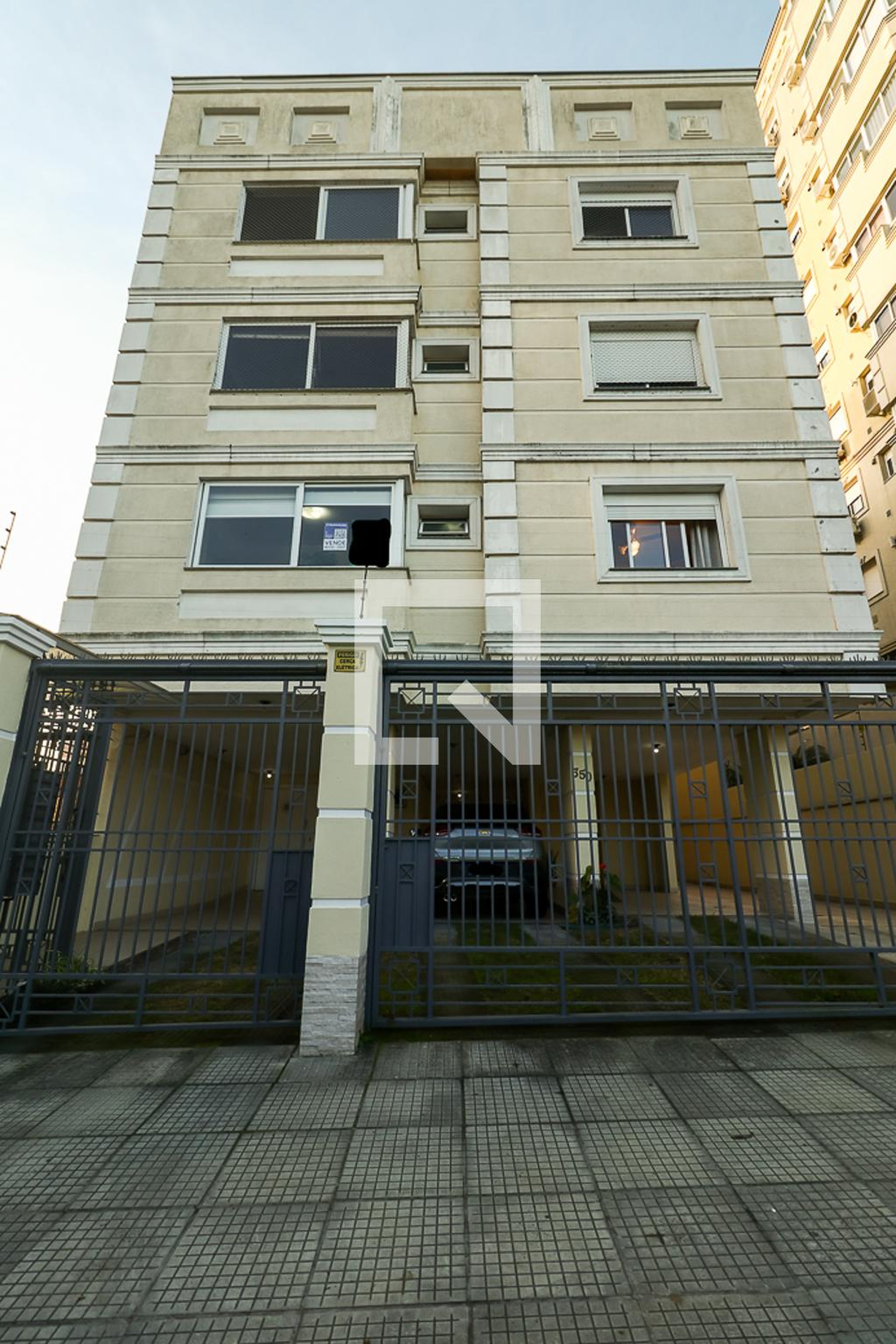 Fachada Condomínio em Rua Guiné, 350