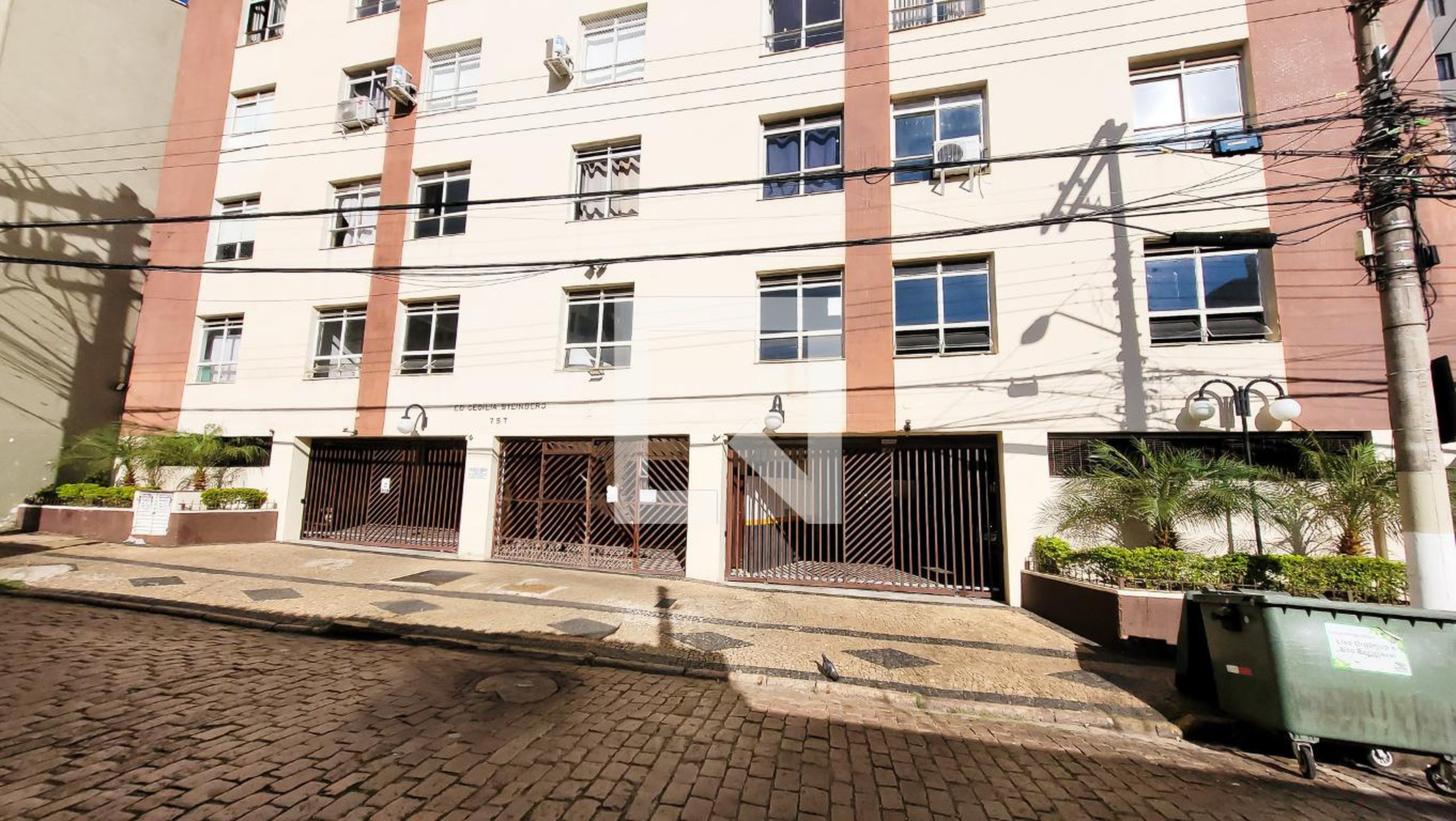 Fachada Condomínio em Rua Doutor Quirino, 757