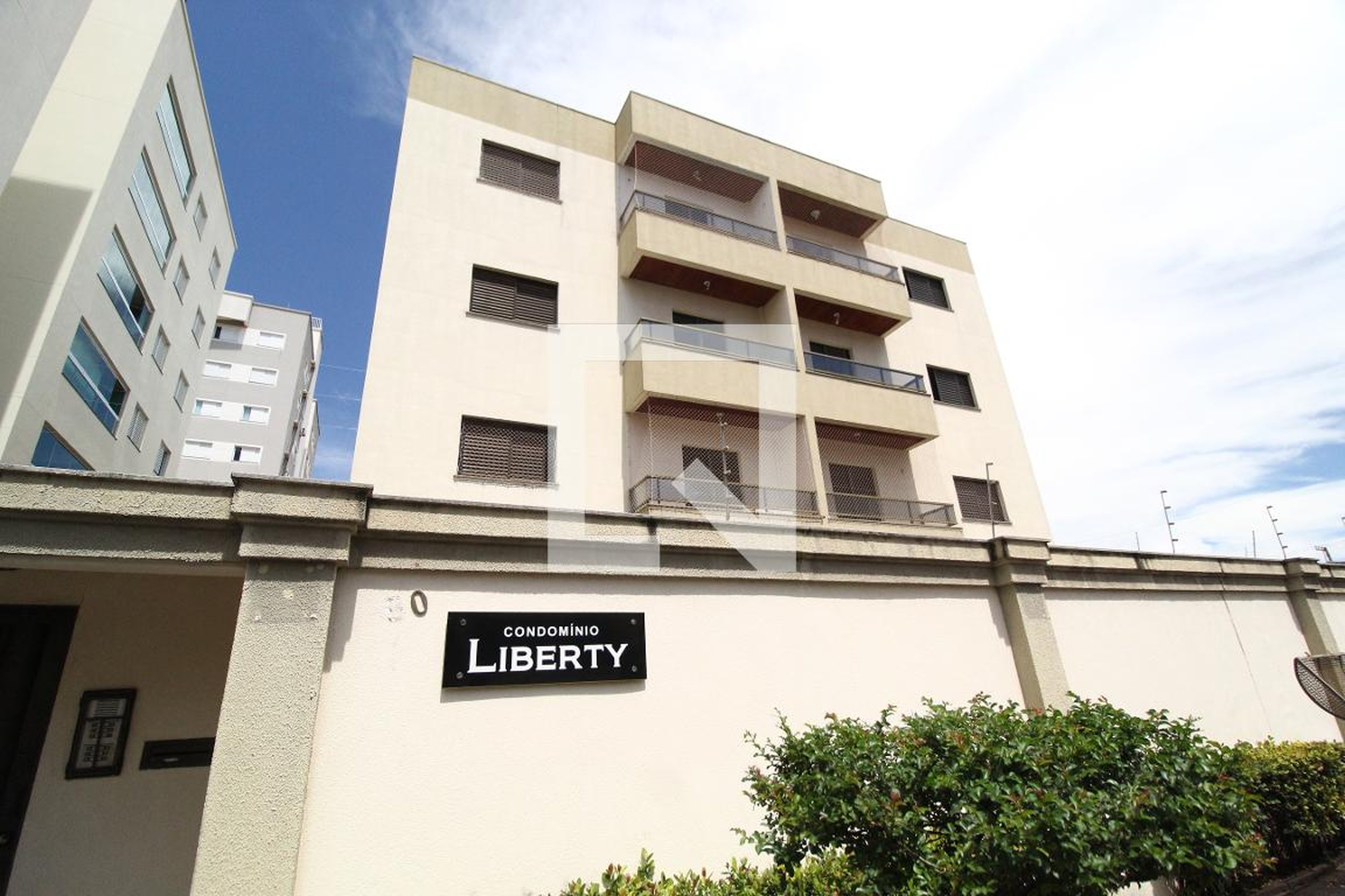 Fachada Condomínio em Rua Alfredo Tormim, 60