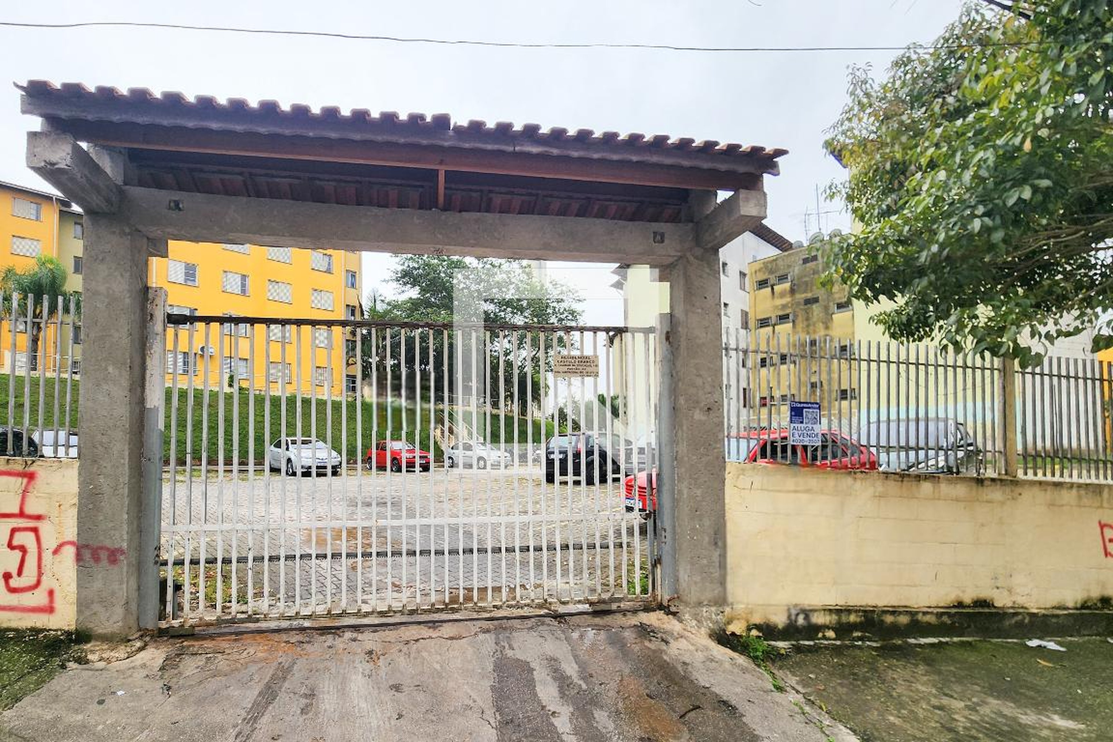 Fachada do Condomínio Condomínio em Rua Caminho da Educação, 134