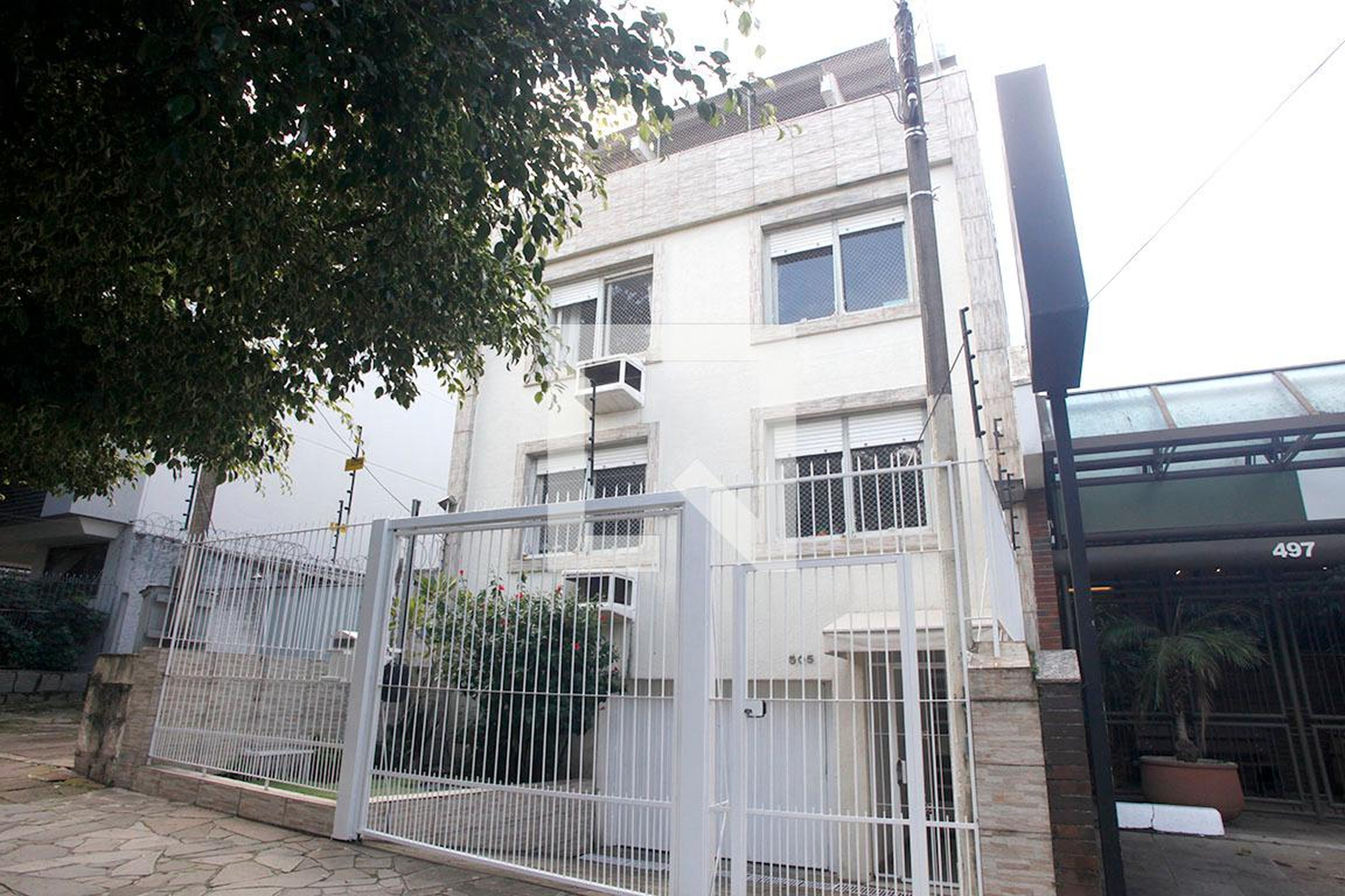 Fachada Condomínio em Rua Amélia Téles, 505