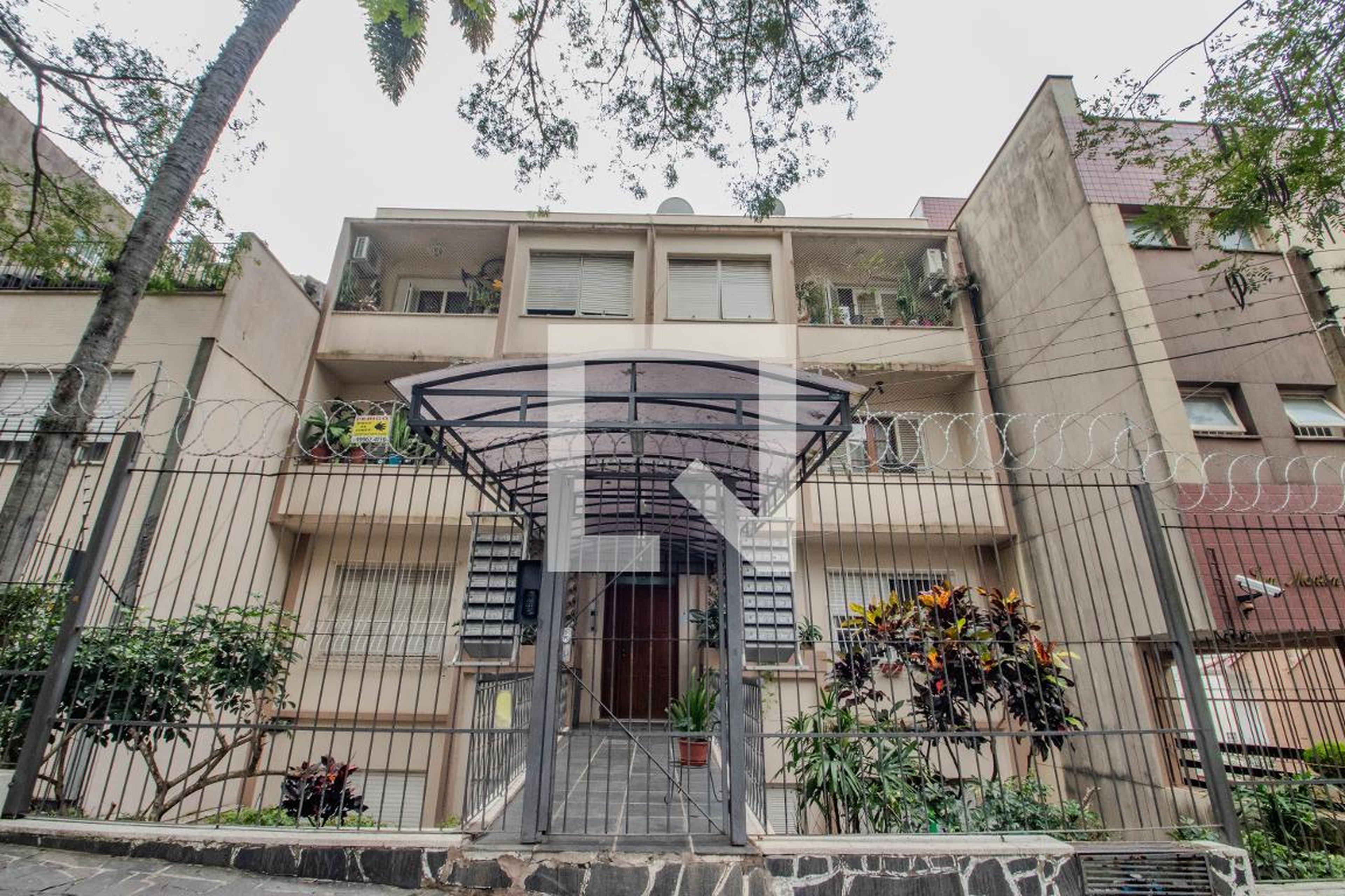 Fachada Condomínio em Rua Perpétua Téles, 18