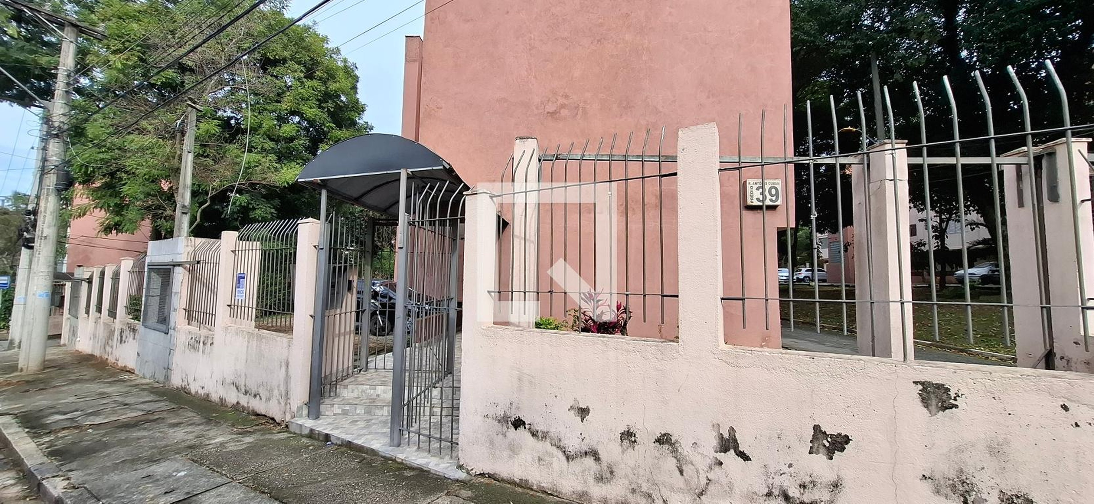 Fachada Condomínio em Rua Antônio Cubas, 39