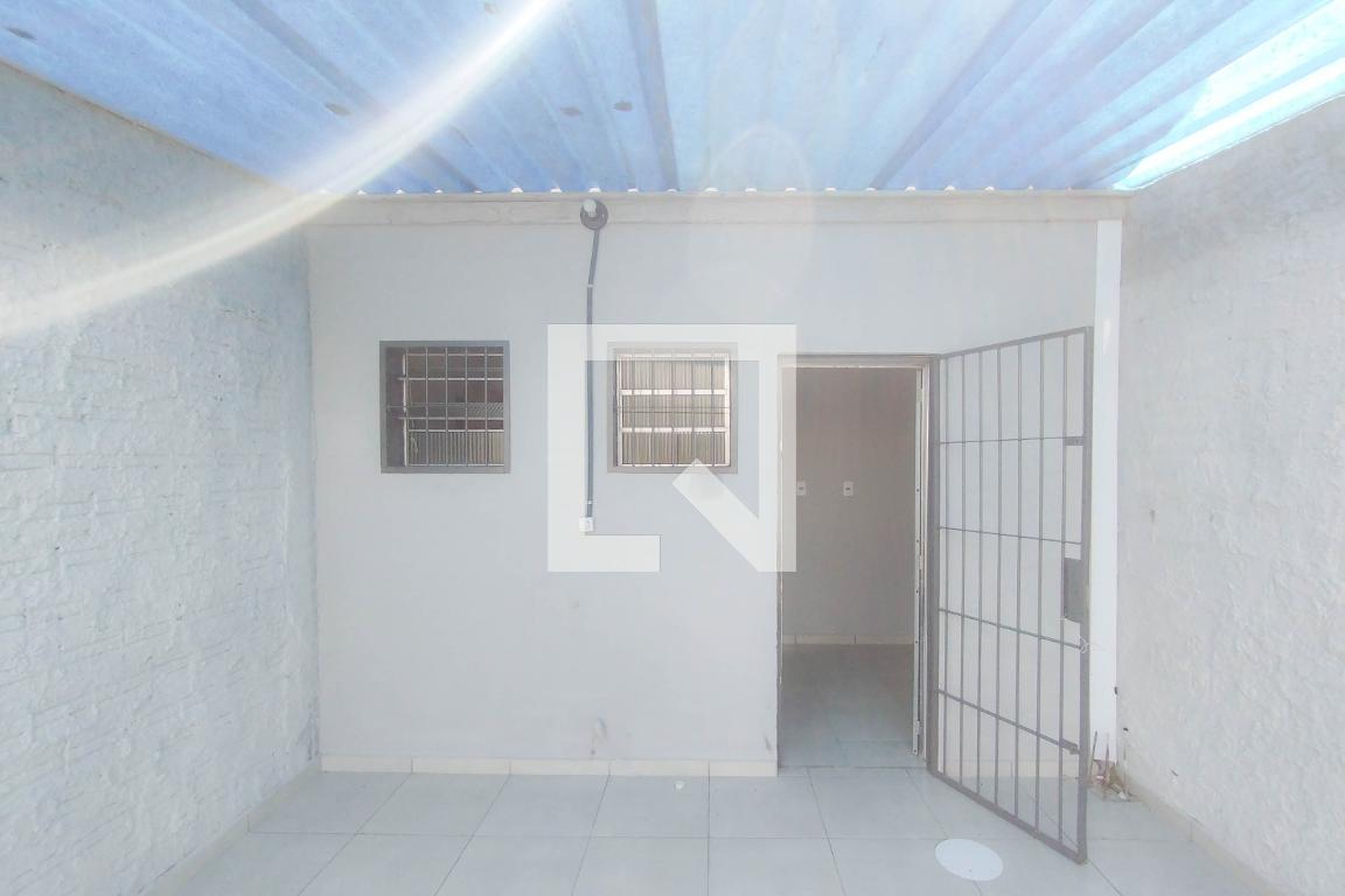 Fachada Condomínio em Rua Aparício Brito, 61