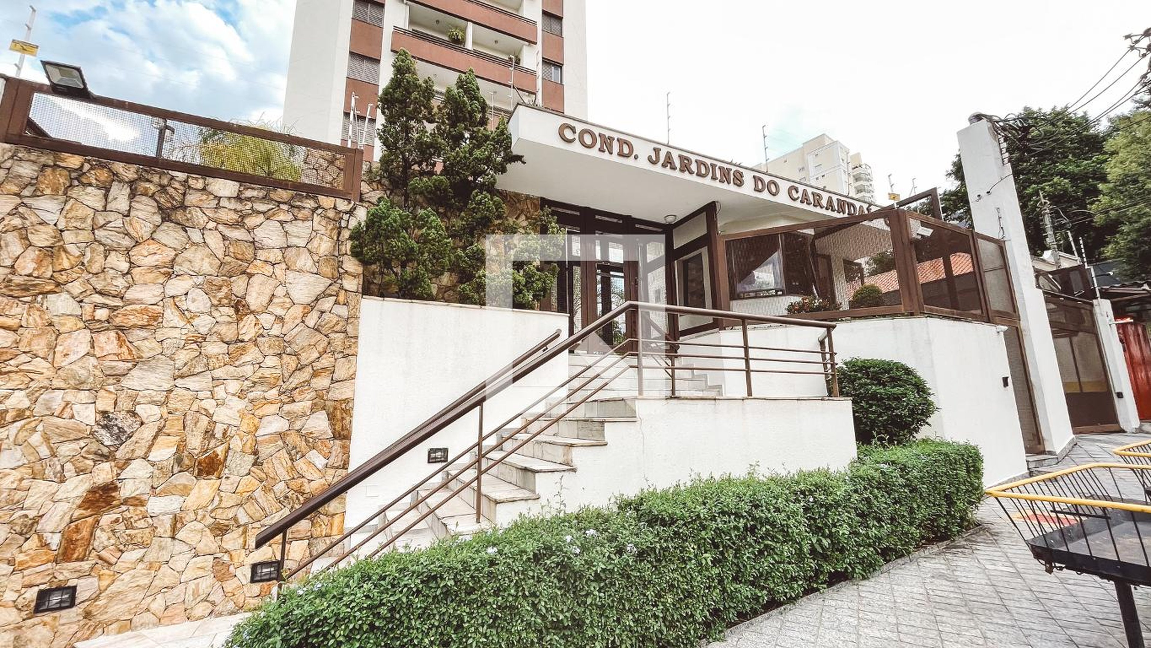 Fachada do Prédio Condomínio Jardins do Carandaí