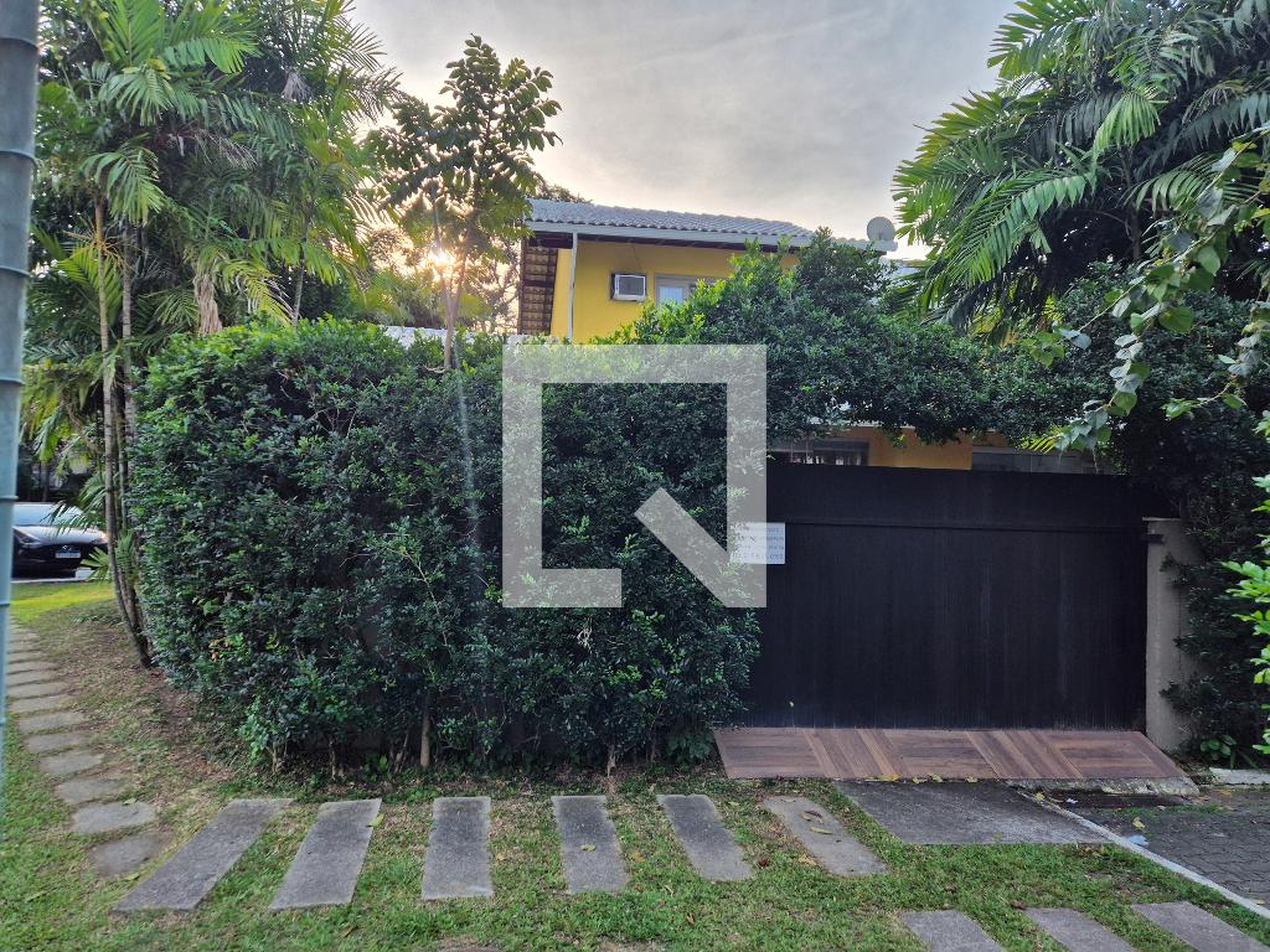 Fachada Condomínio em Rua Manhuaçu, 65