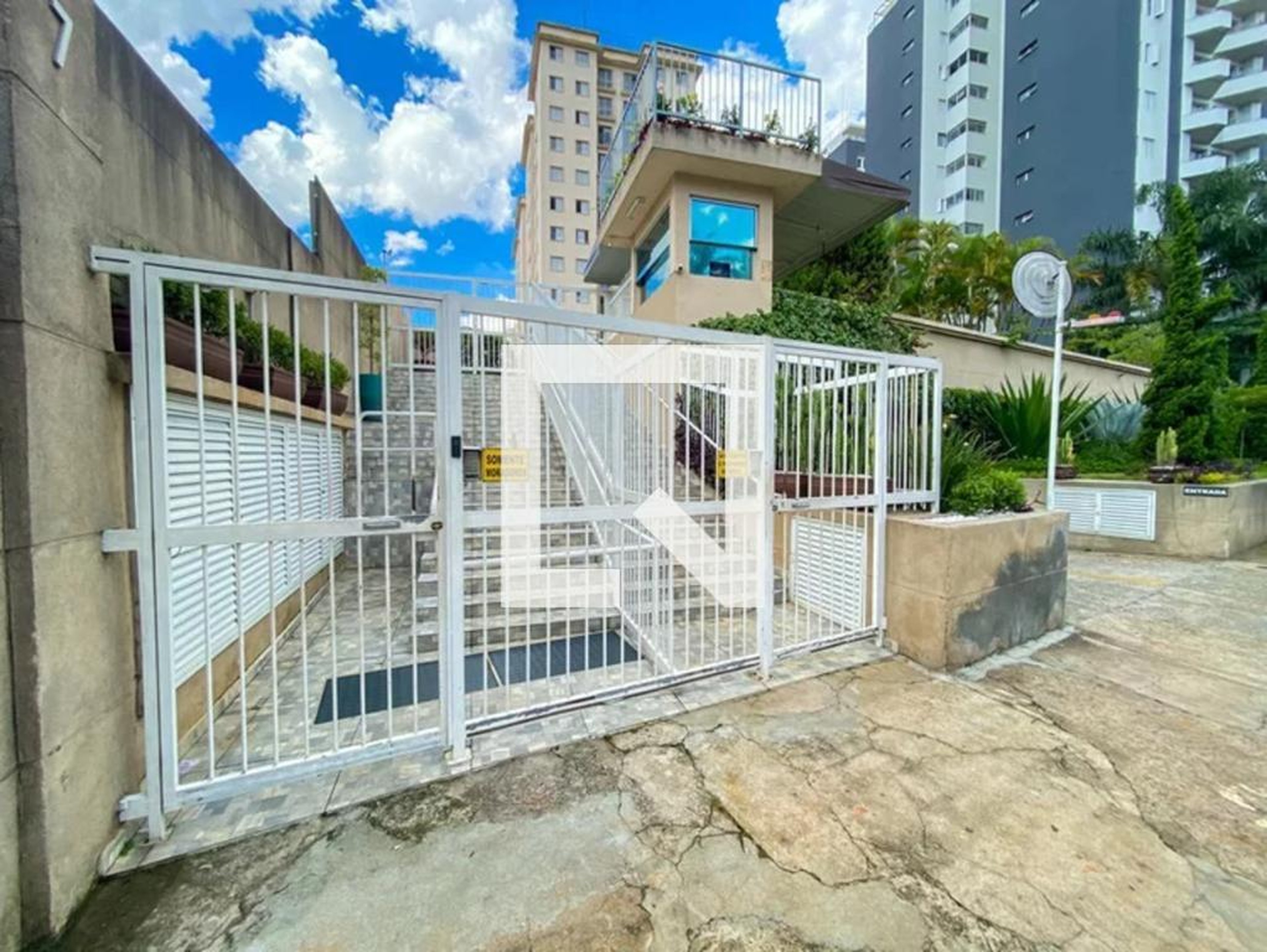 Fachada Condomínio Anhanguera