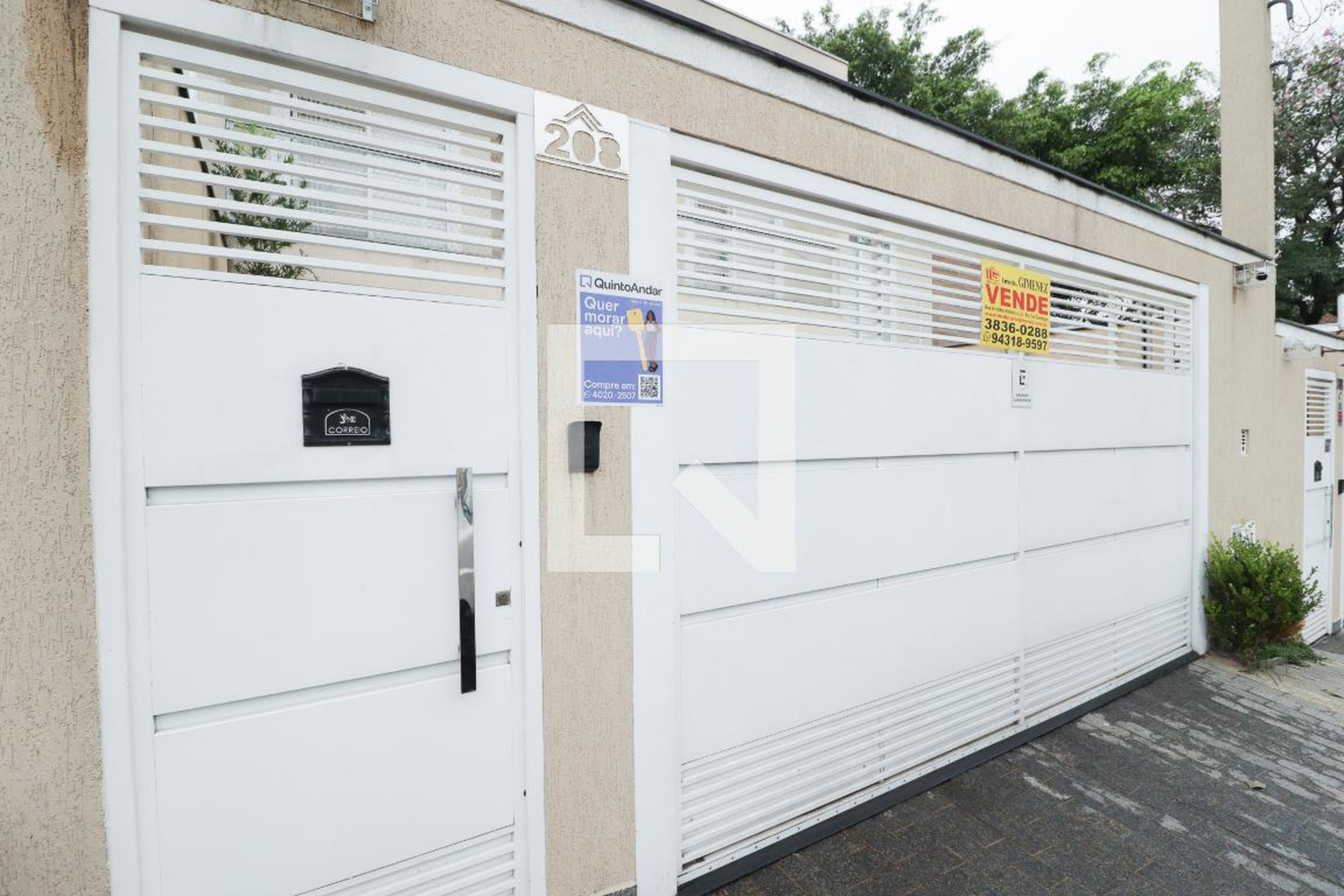 Fachada Condomínio em Rua Dirceu de Almeida, 208