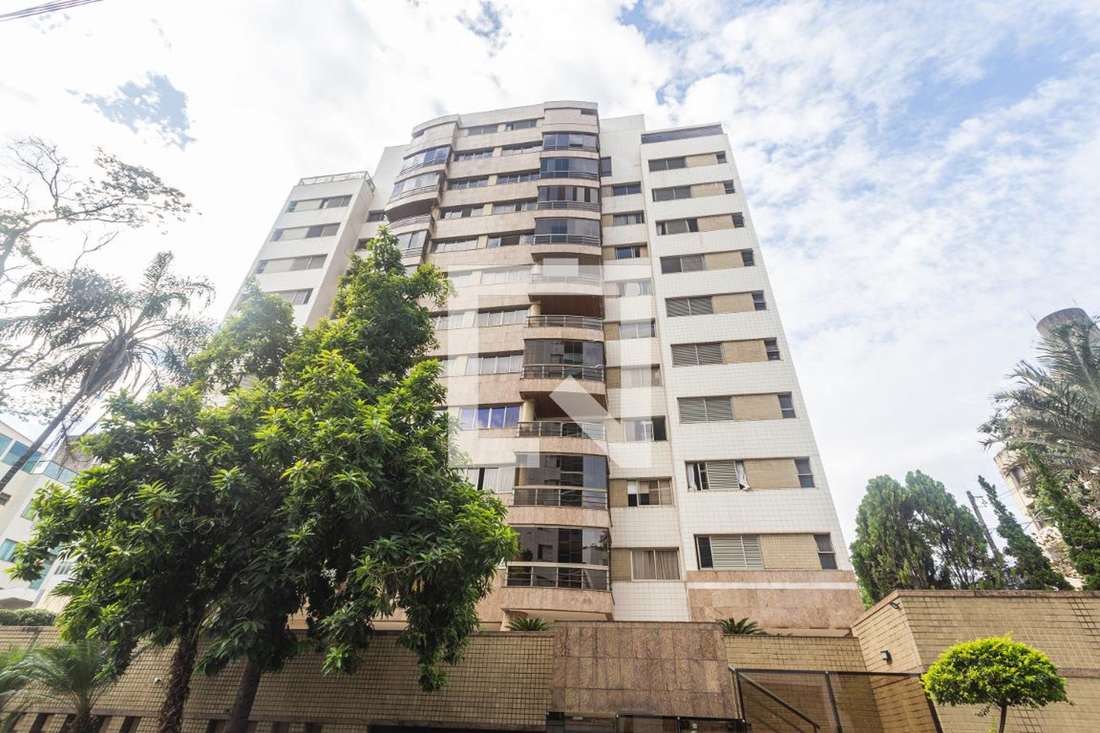 Fachada Condomínio em Rua Cônego Rocha Franco, 133