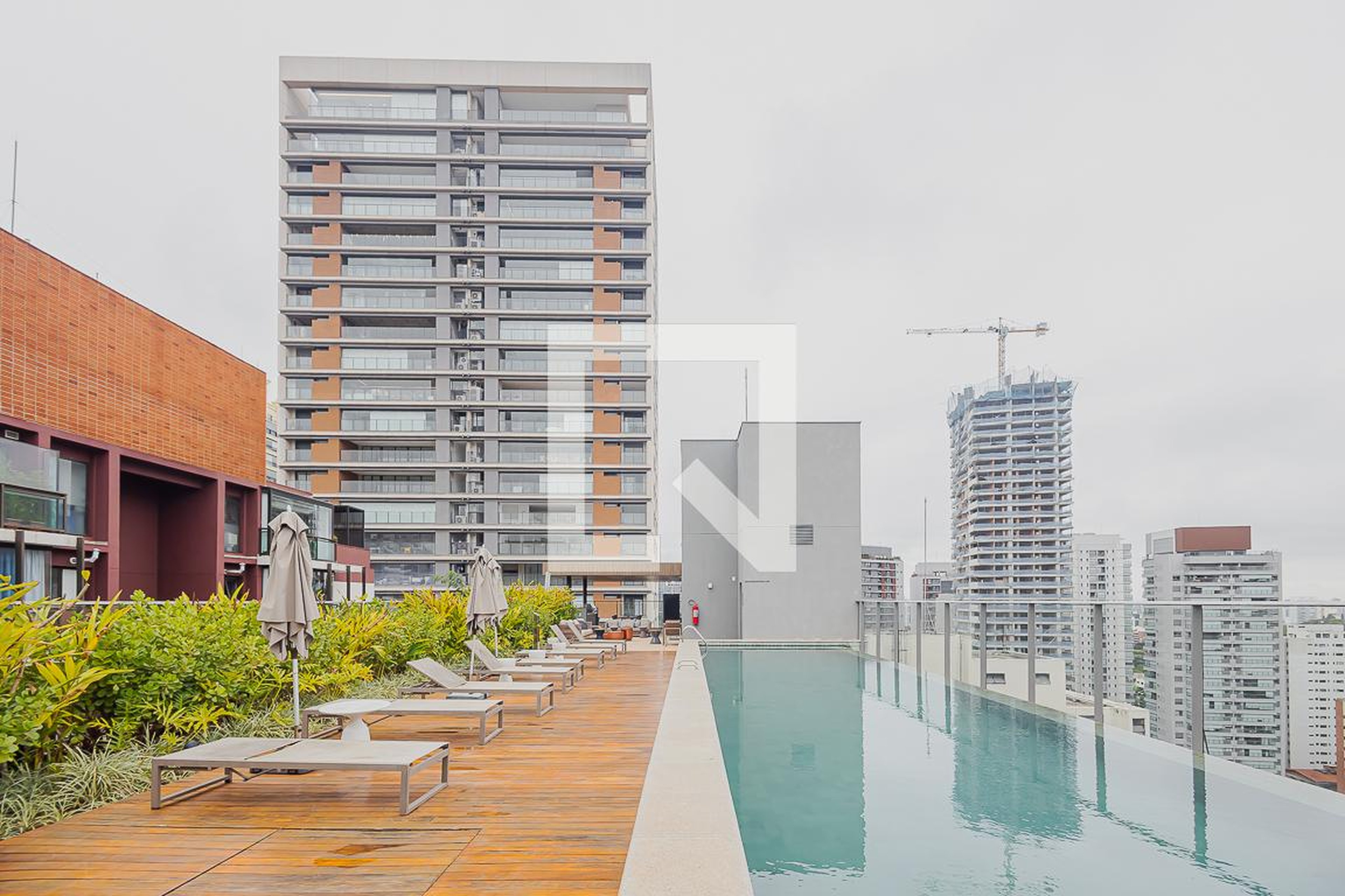 Piscina - Noon Small Luxury Apartments