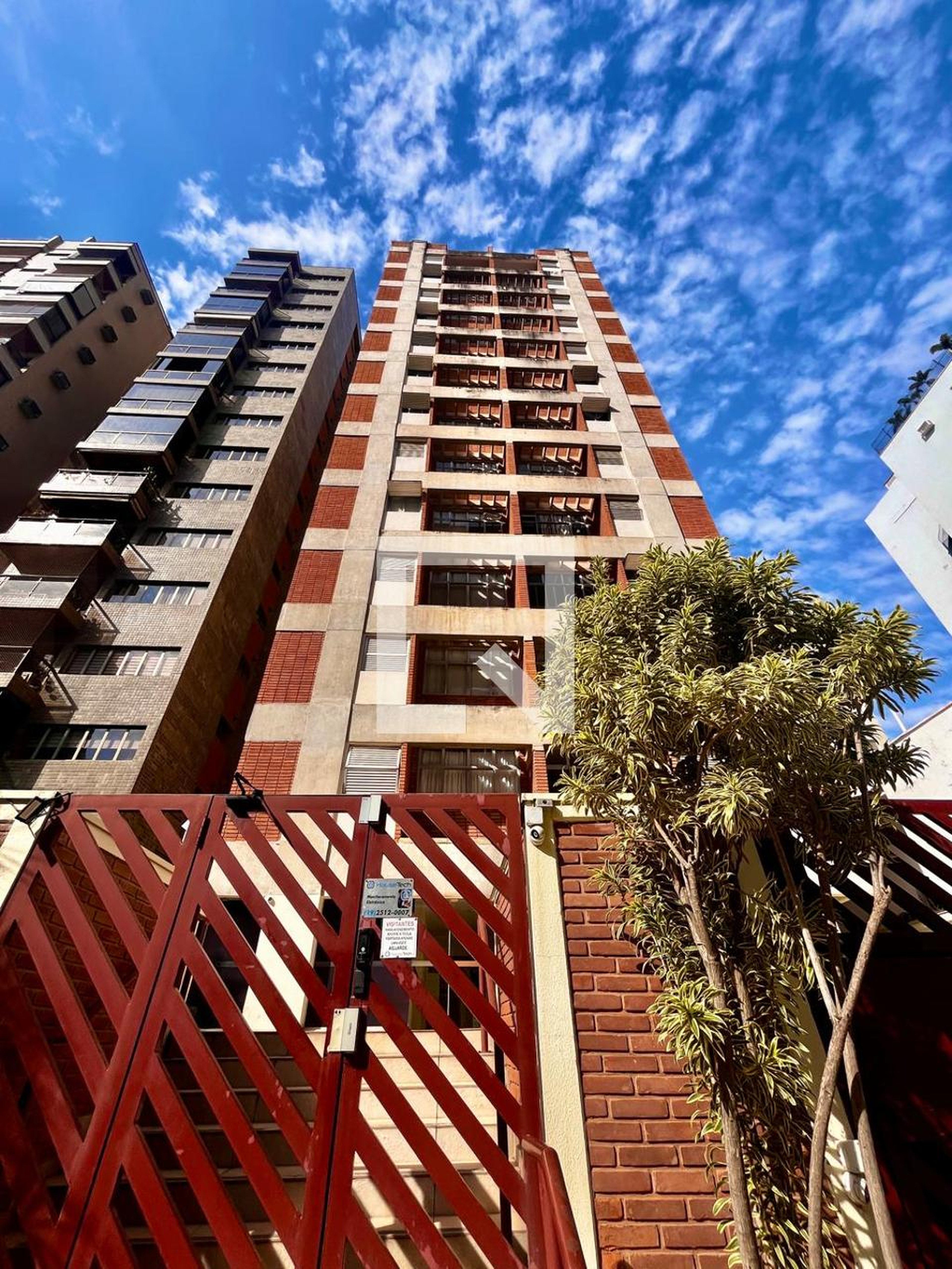 Fachada Condomínio em Rua Dona Presciliana Soares, 192
