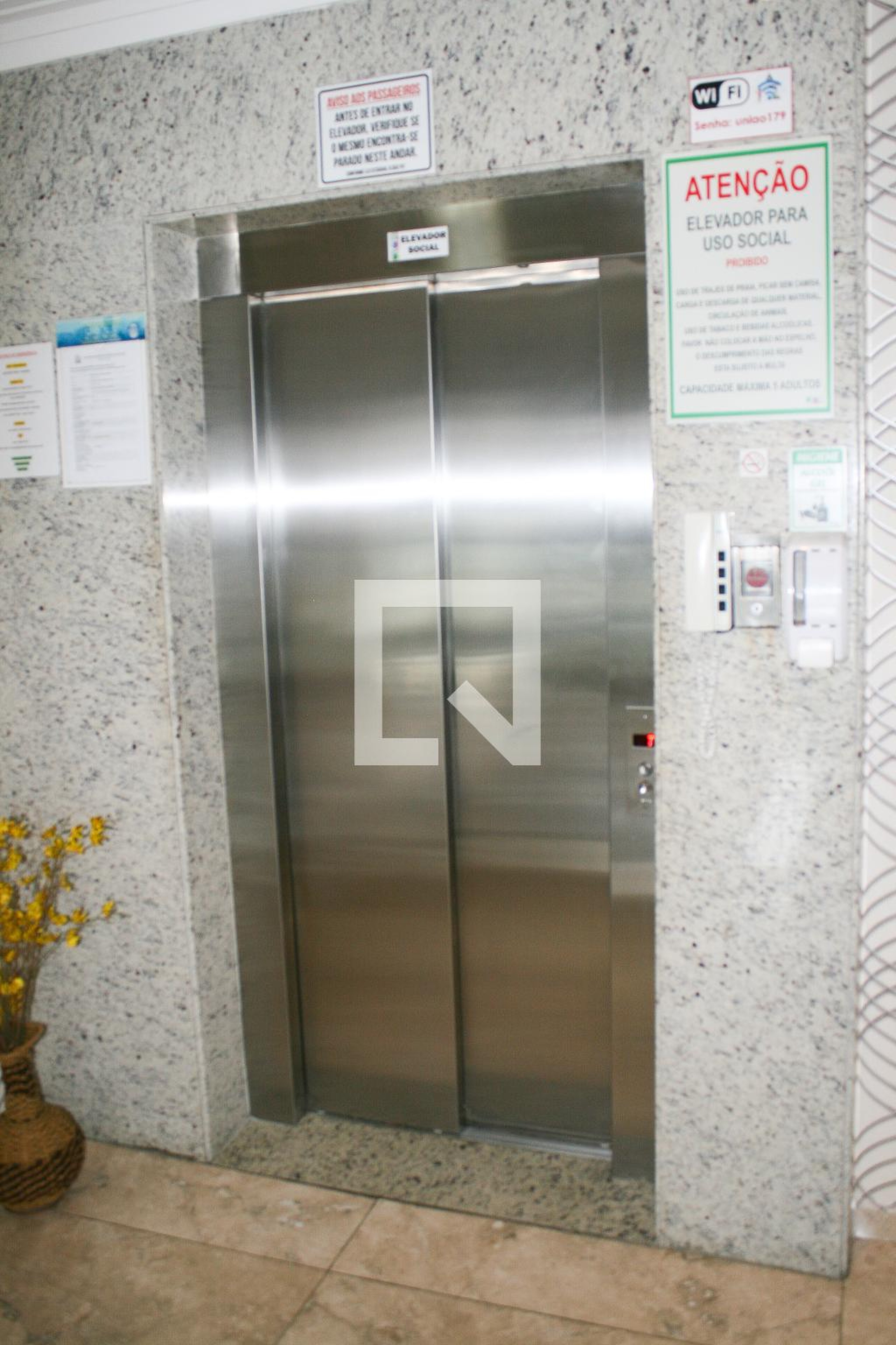 elevador - Ed. Santo Antonio II