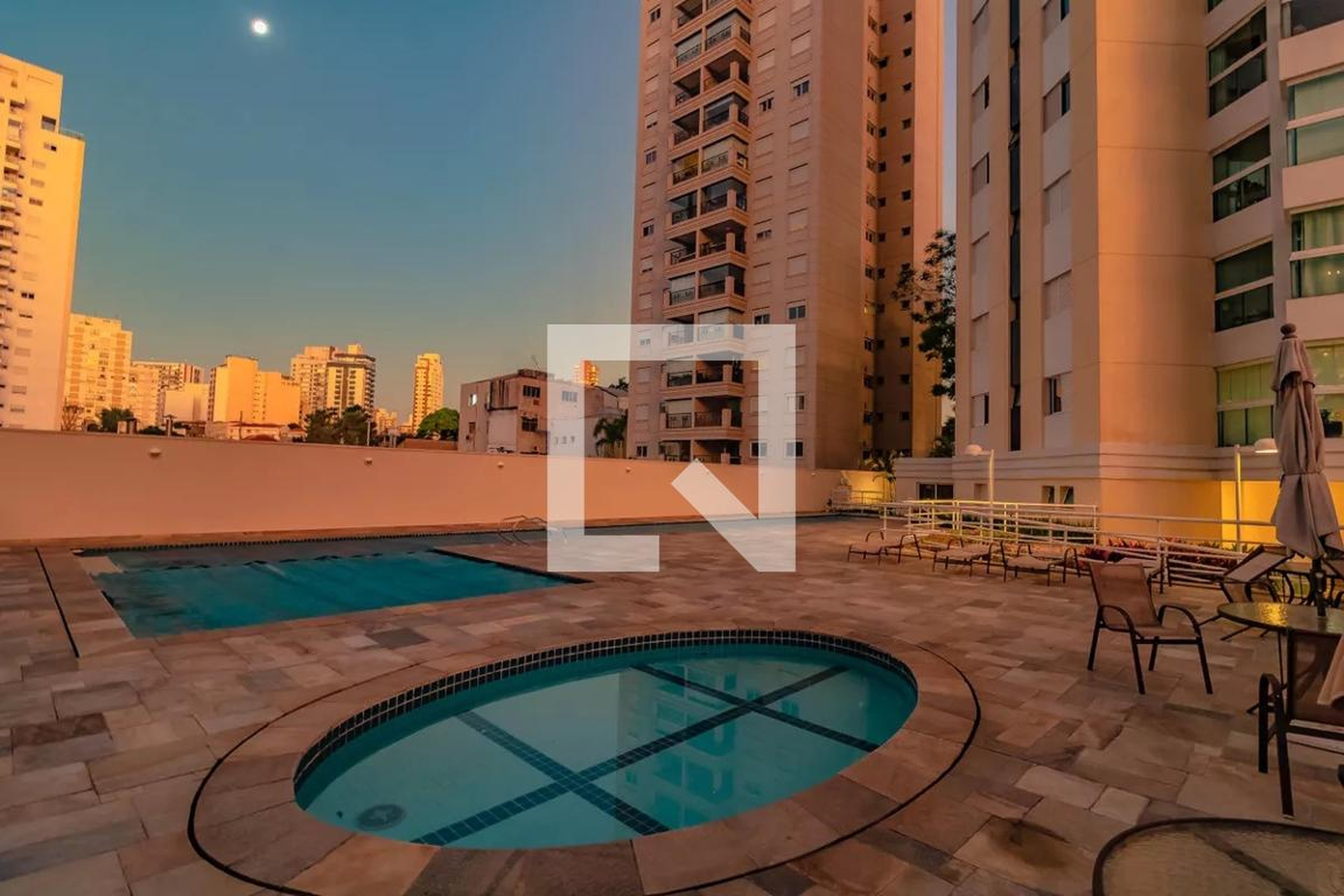 Piscina - Edifício Royal Garden