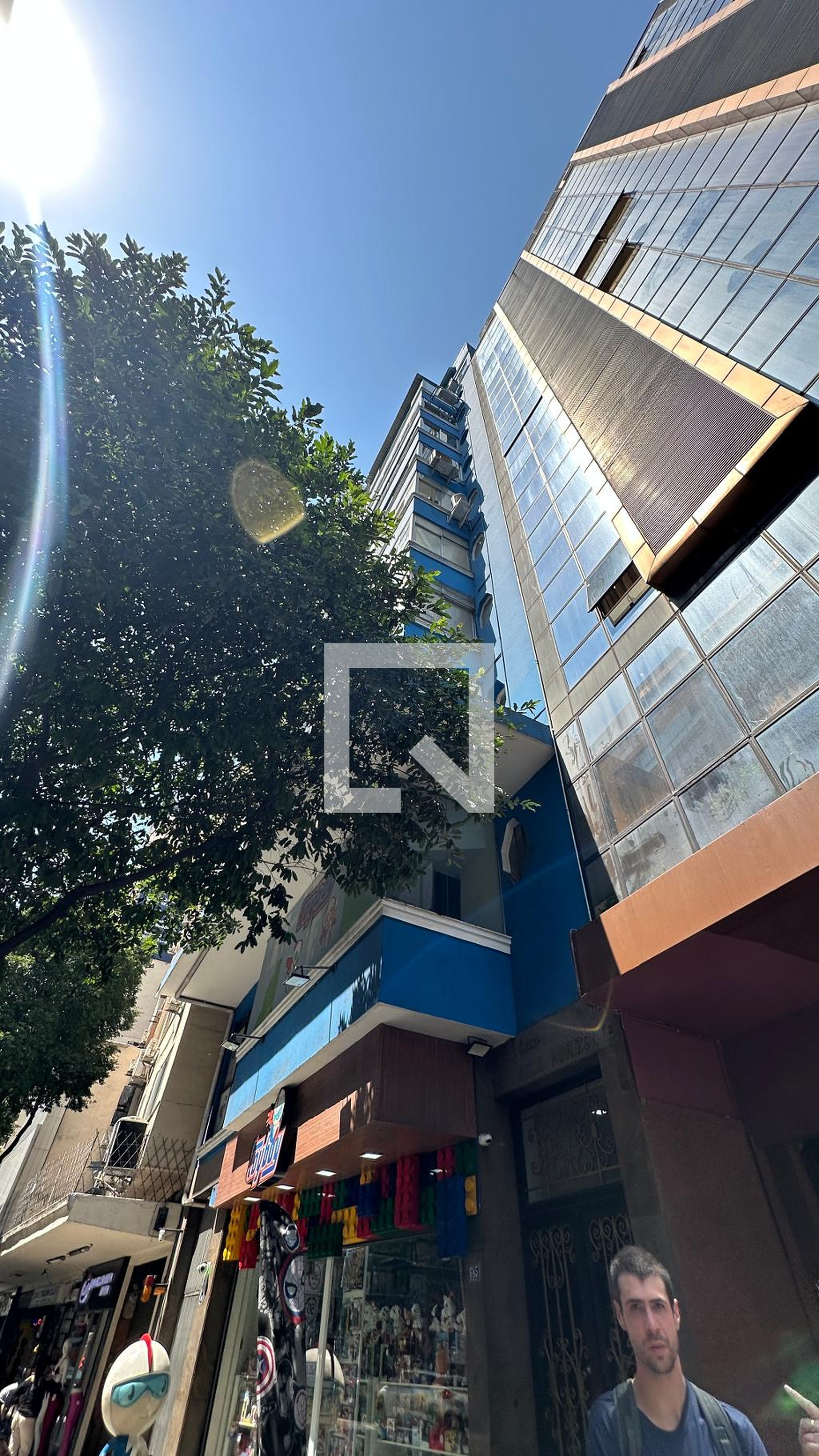 Fachada Condomínio em Av. Nossa Sra. de Copacabana, 685