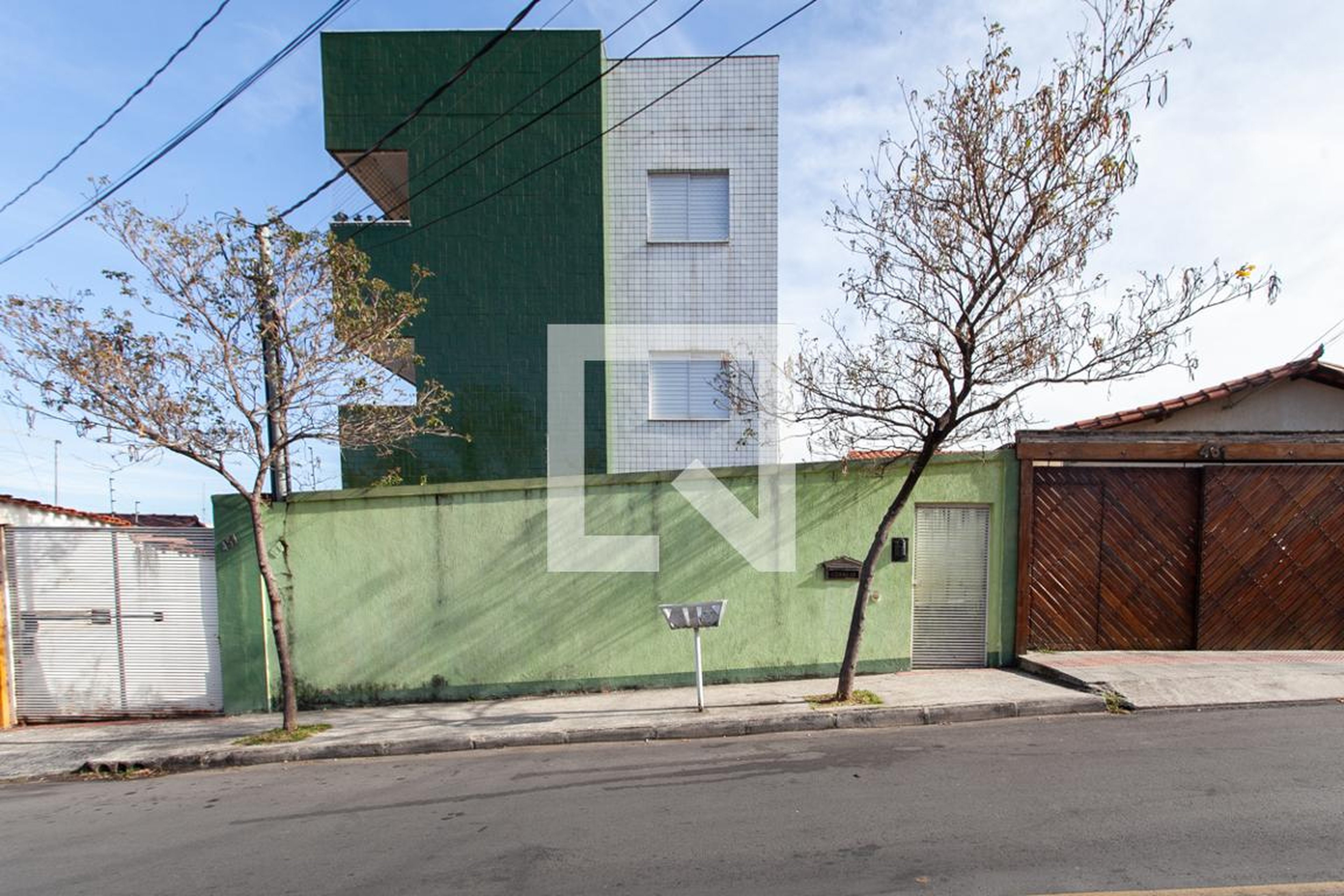 Fachada Condomínio em Rua Laura Brito Farias, 451