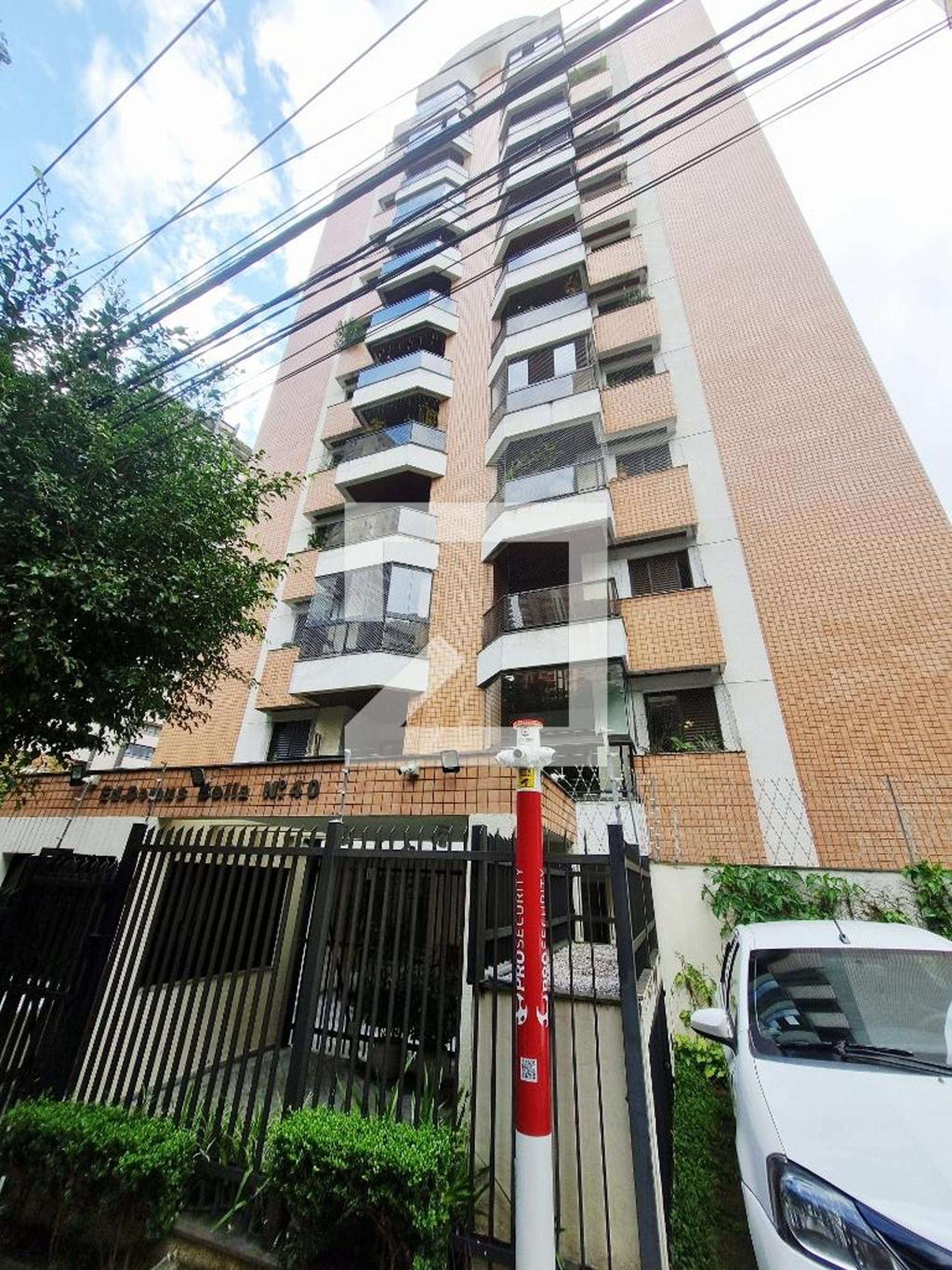 Fachada Condomínio em Rua Dankmar Adler, 44