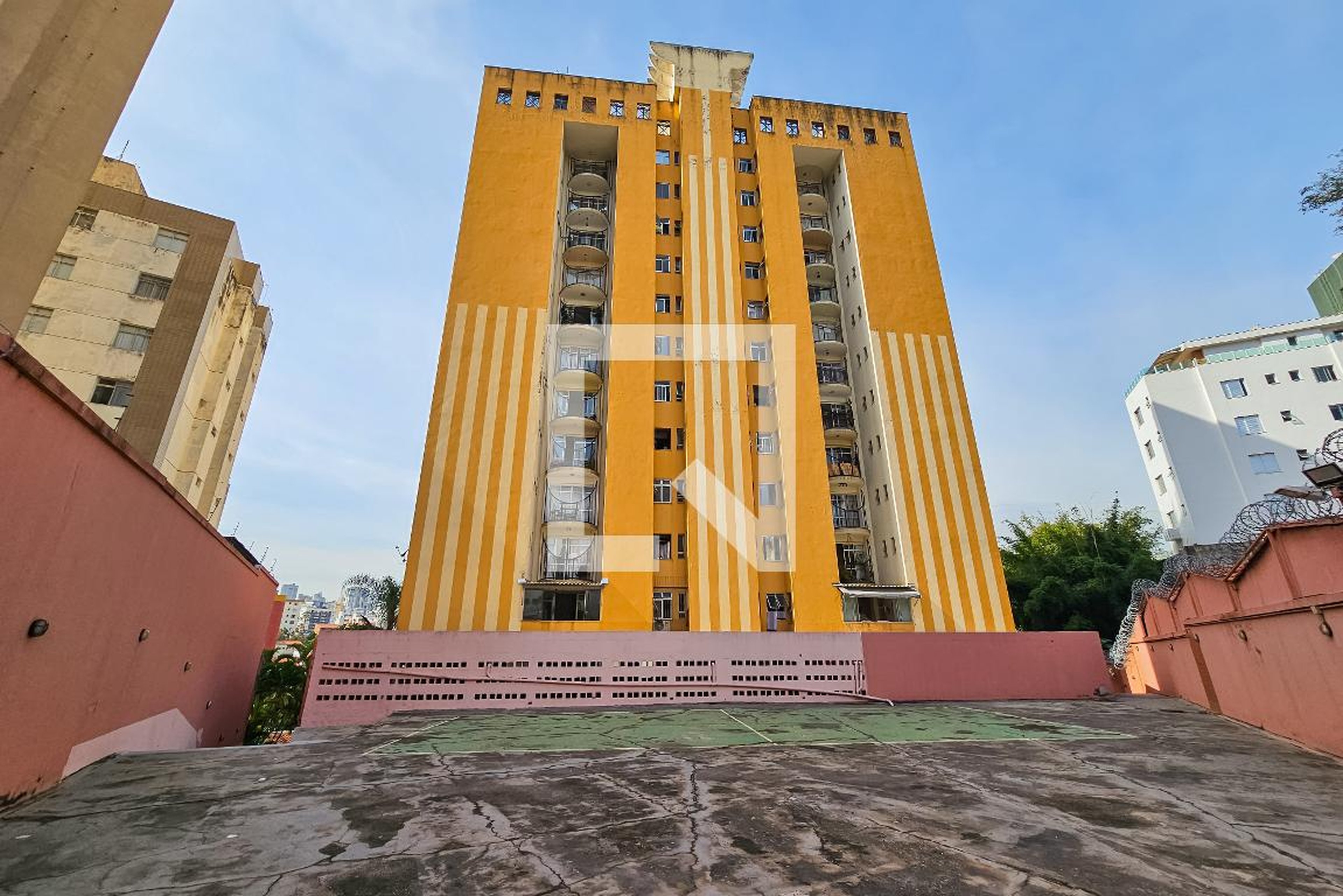 Fachada Condomínio em Rua Boturobi, 330