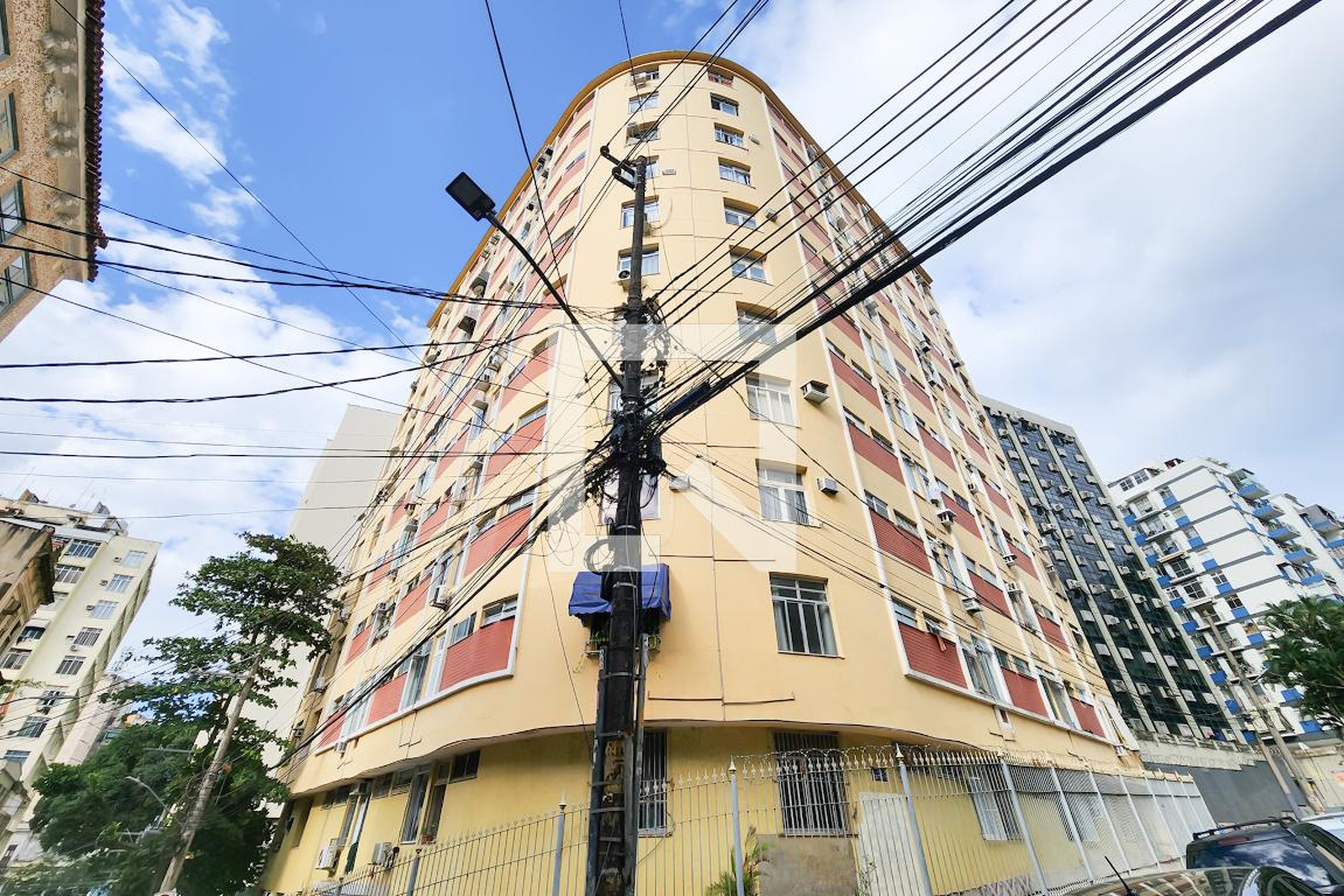 Fachada Condomínio em Rua Taylor, 2