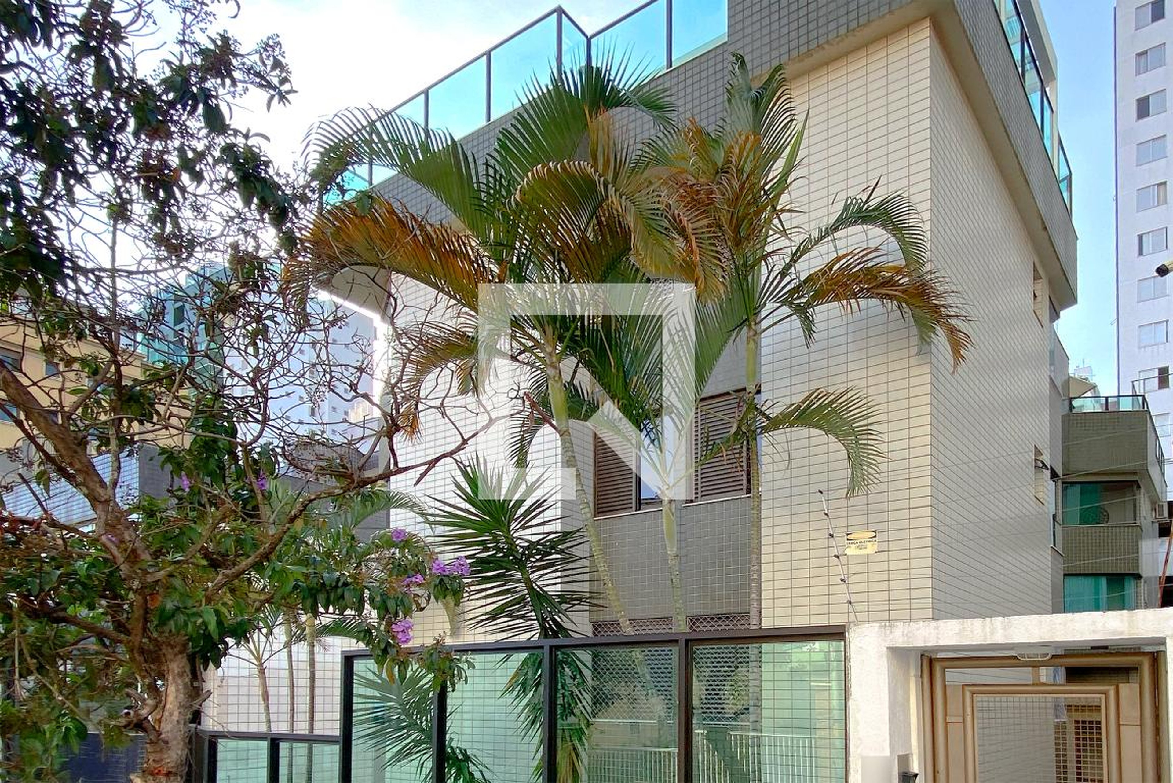 Fachada Condomínio em Rua Tereza Mota Valadares, 941