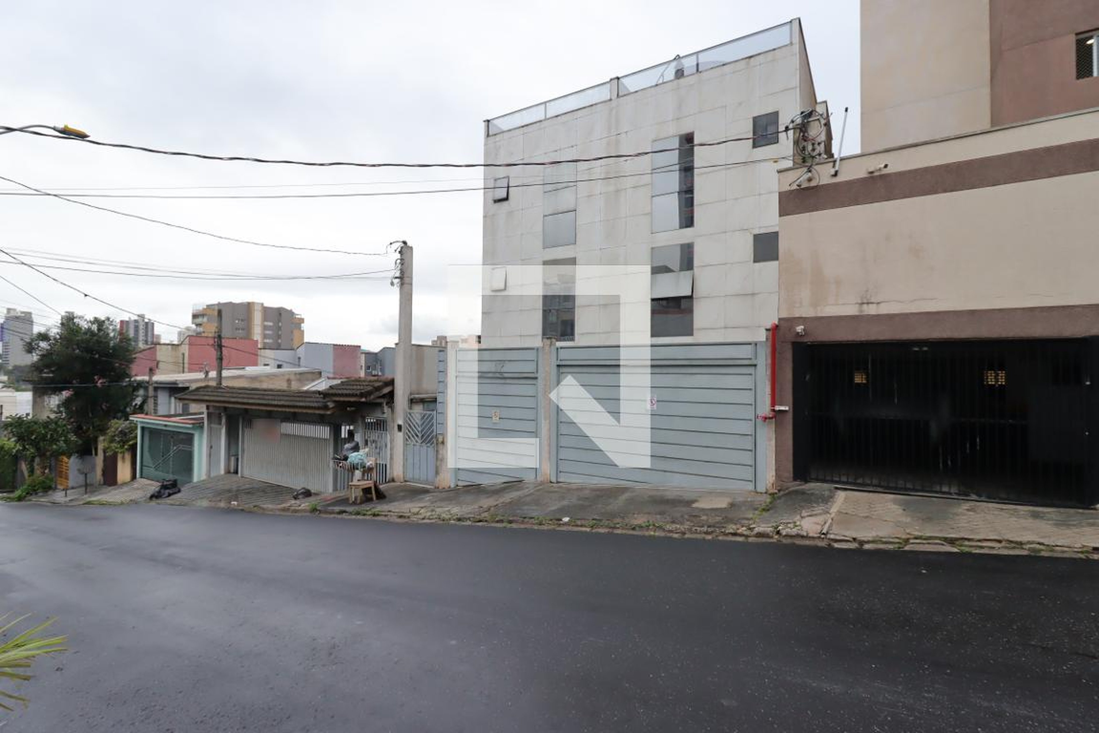 Fachada Condomínio em Rua Jequitinhonha, 335