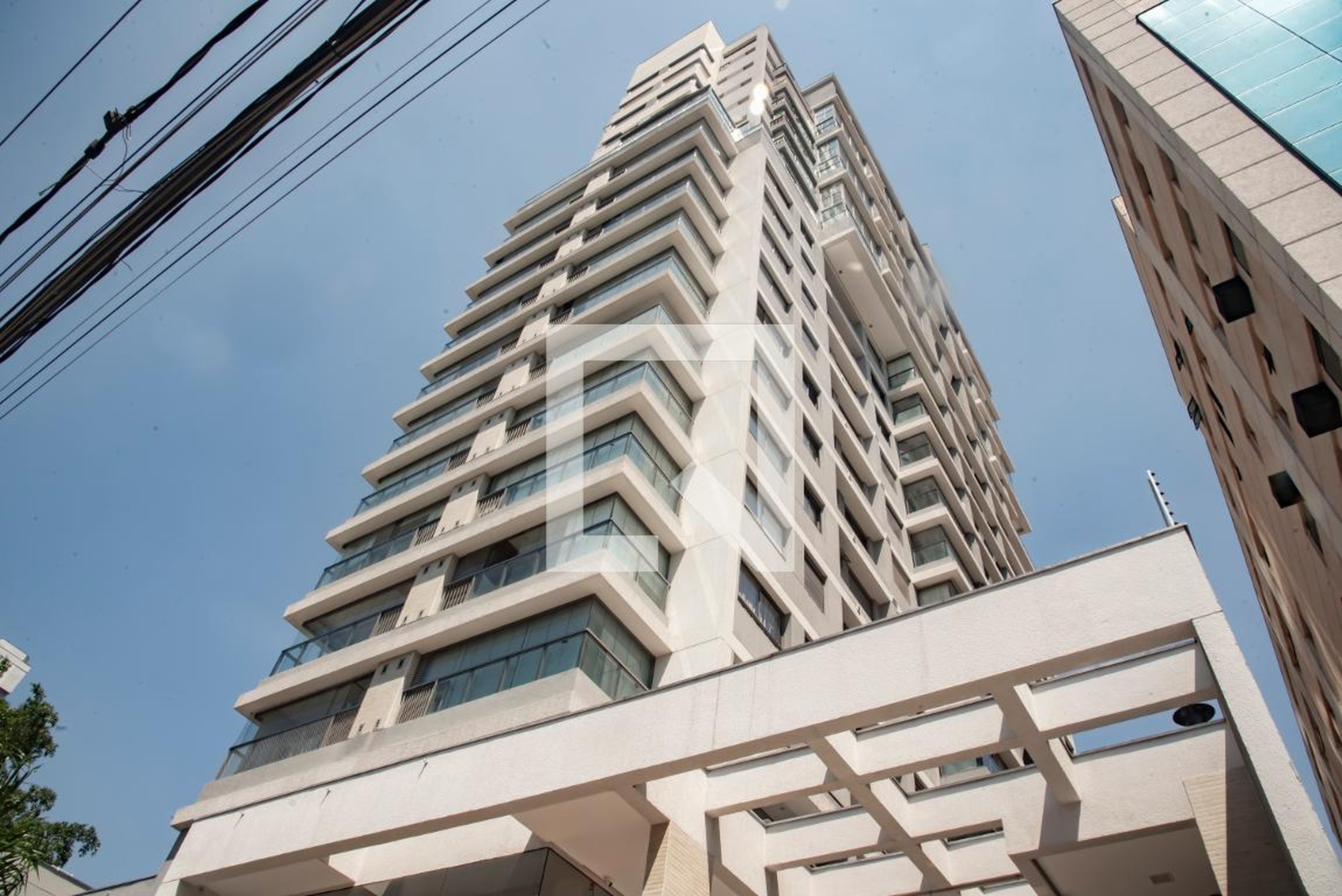 Fachada Condomínio em Rua Estado de Israel, 643