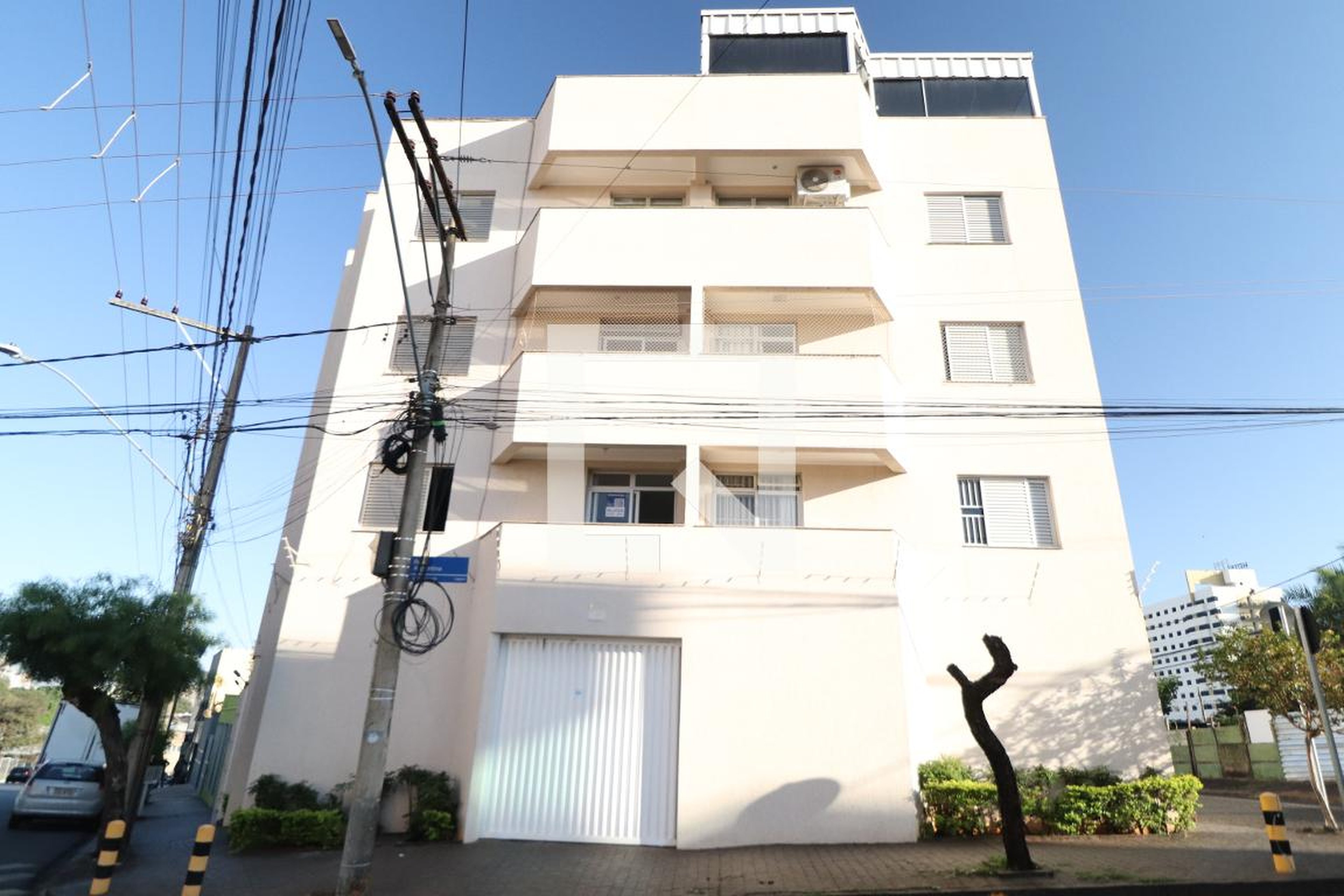 Fachada Condomínio em Rua Rotary Club, 201