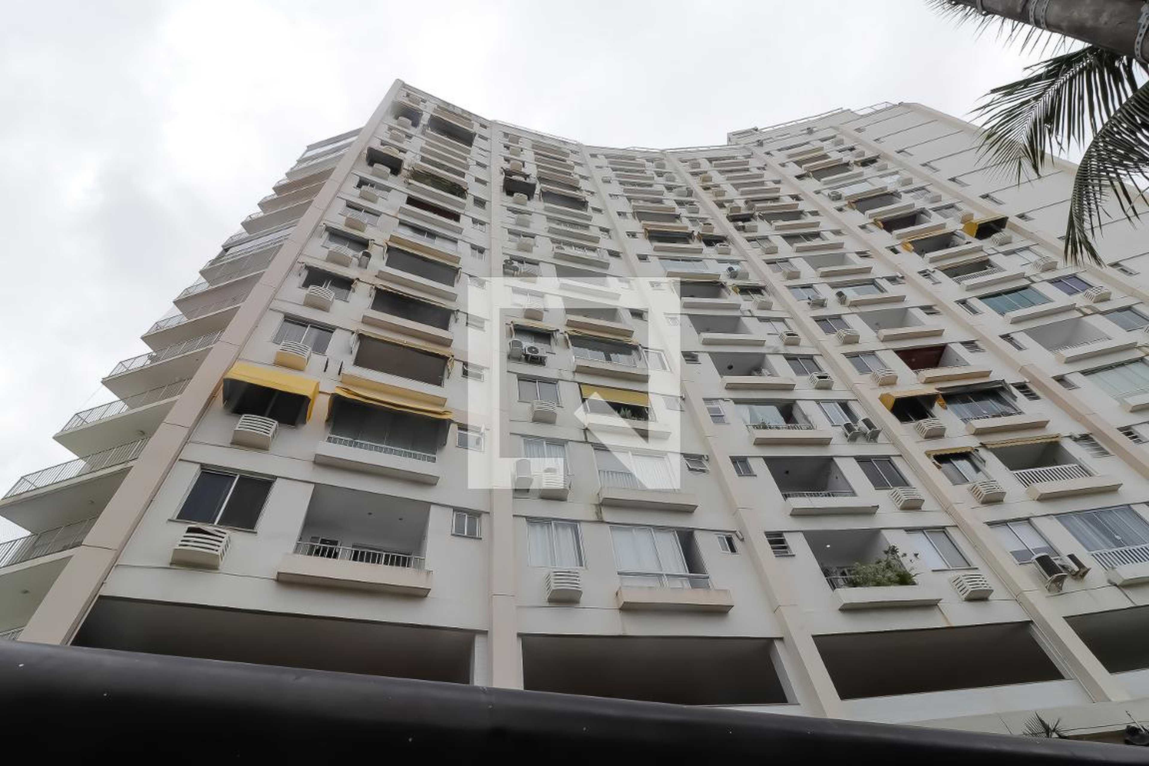 Fachada Condomínio Sernambetiba Hotel Residencia