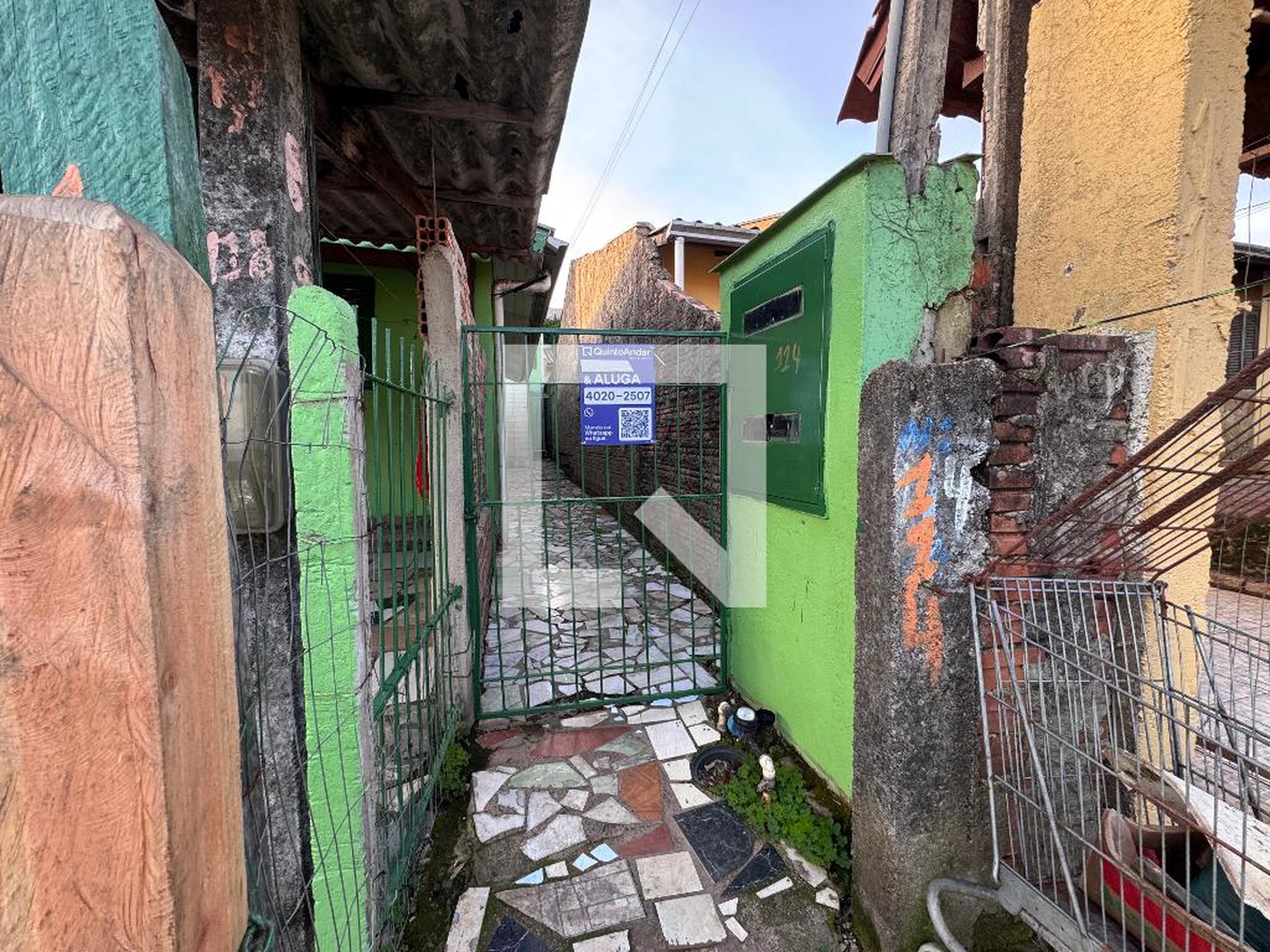 Fachada Condomínio em Rua Topázio, 114