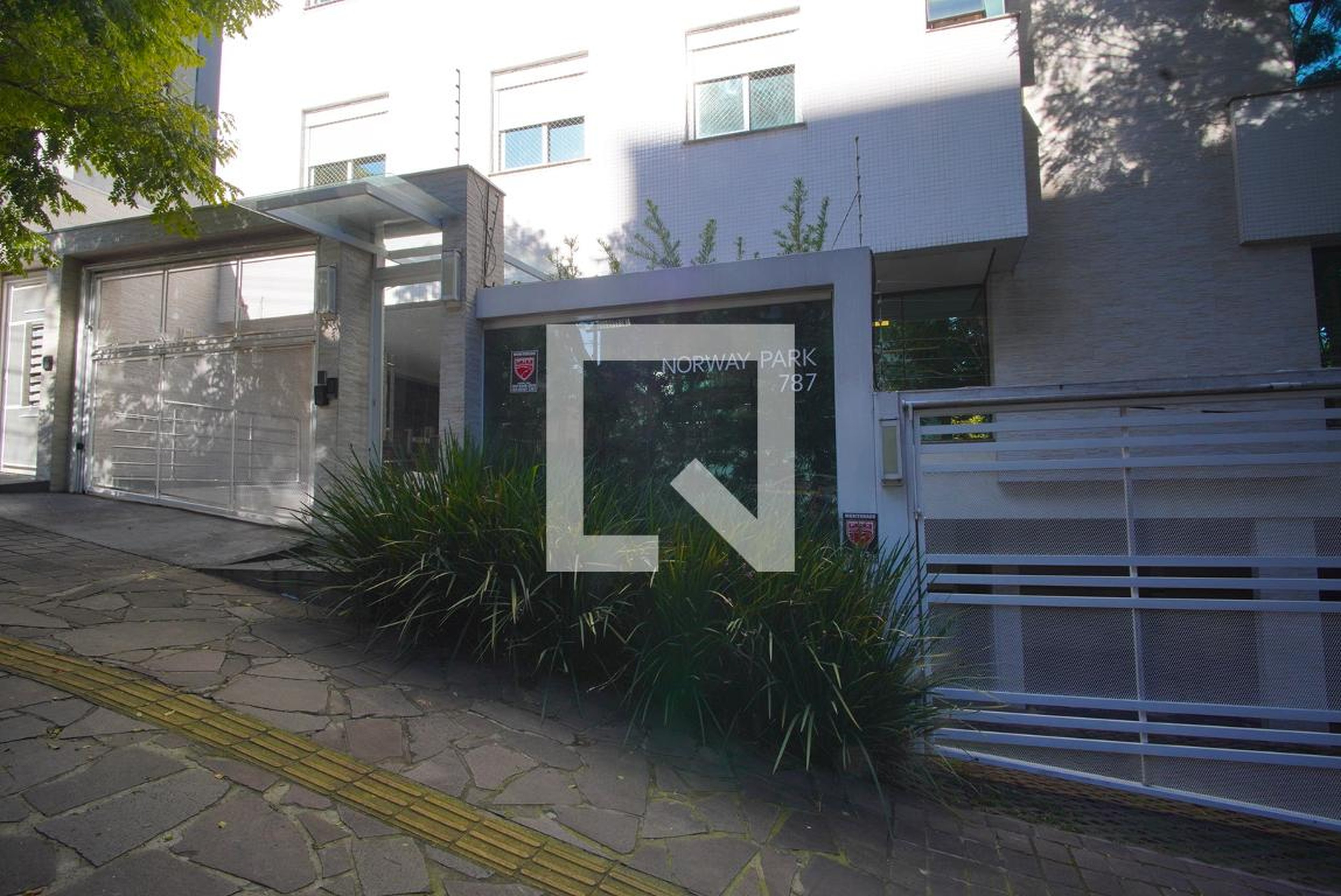 Fachada Condomínio em Rua Felipe de Oliveira, 787