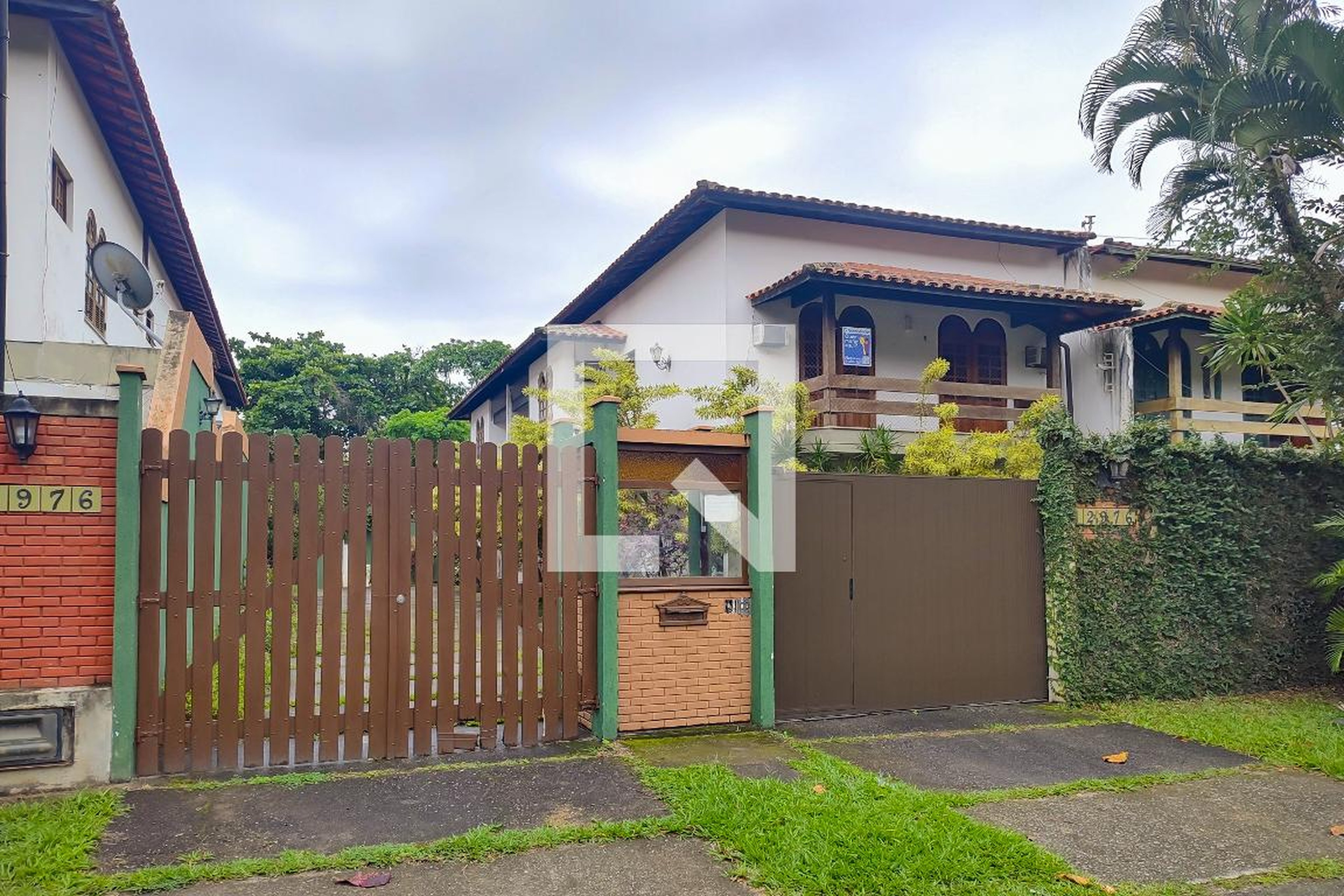 Fachada do condomínio Condomínio em Estrada Francisco da Cruz Nunes, 12976
