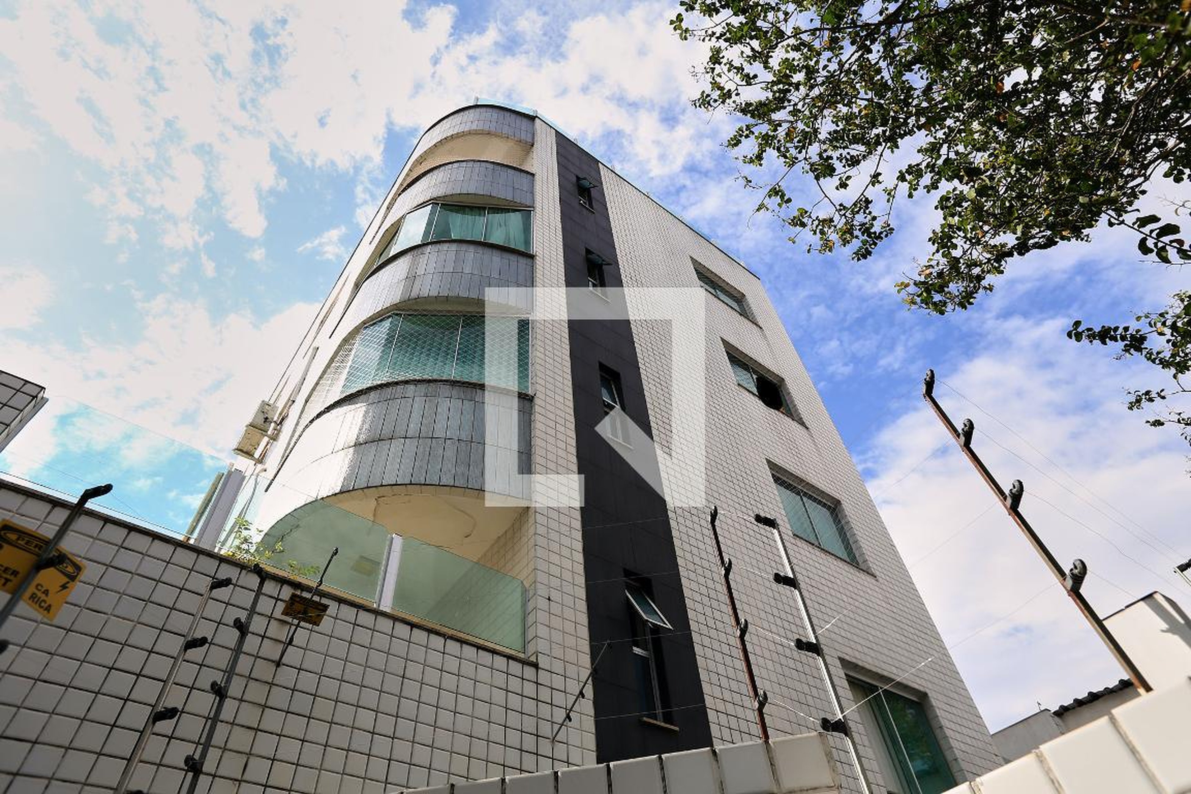 Fachada Condomínio em Rua Seritinga, 130