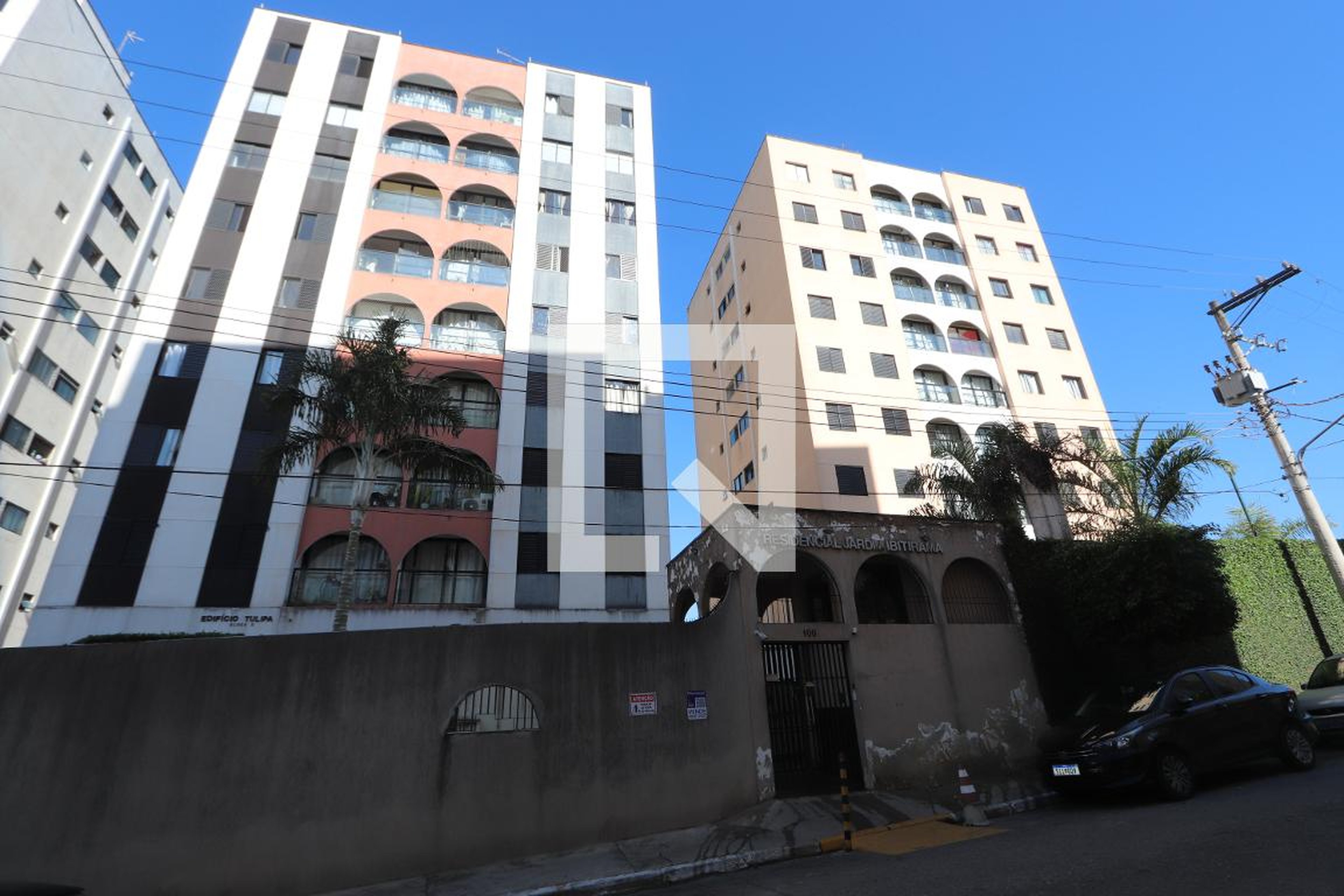 Fachada do condomínio Condomínio em Rua Bruno Cavalcanti Feder, 44