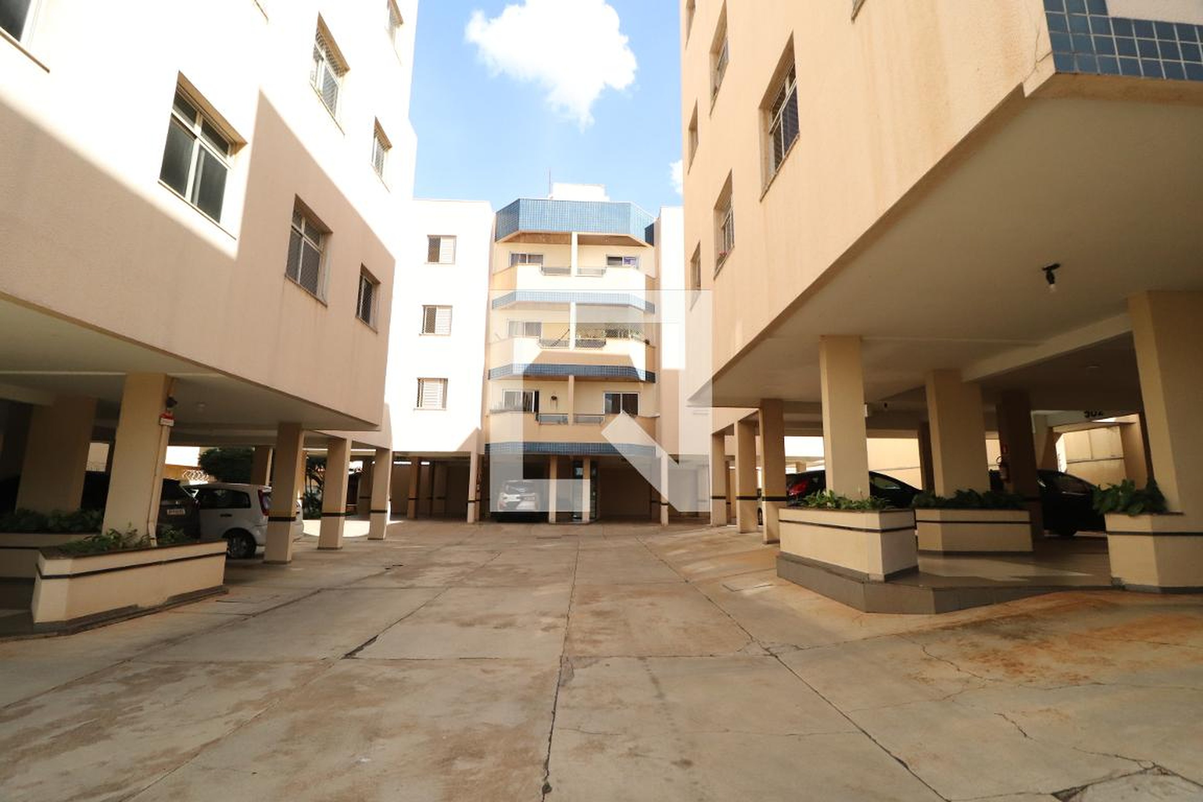 Fachada Condomínio em Rua Claudemiro José de Souza, 605