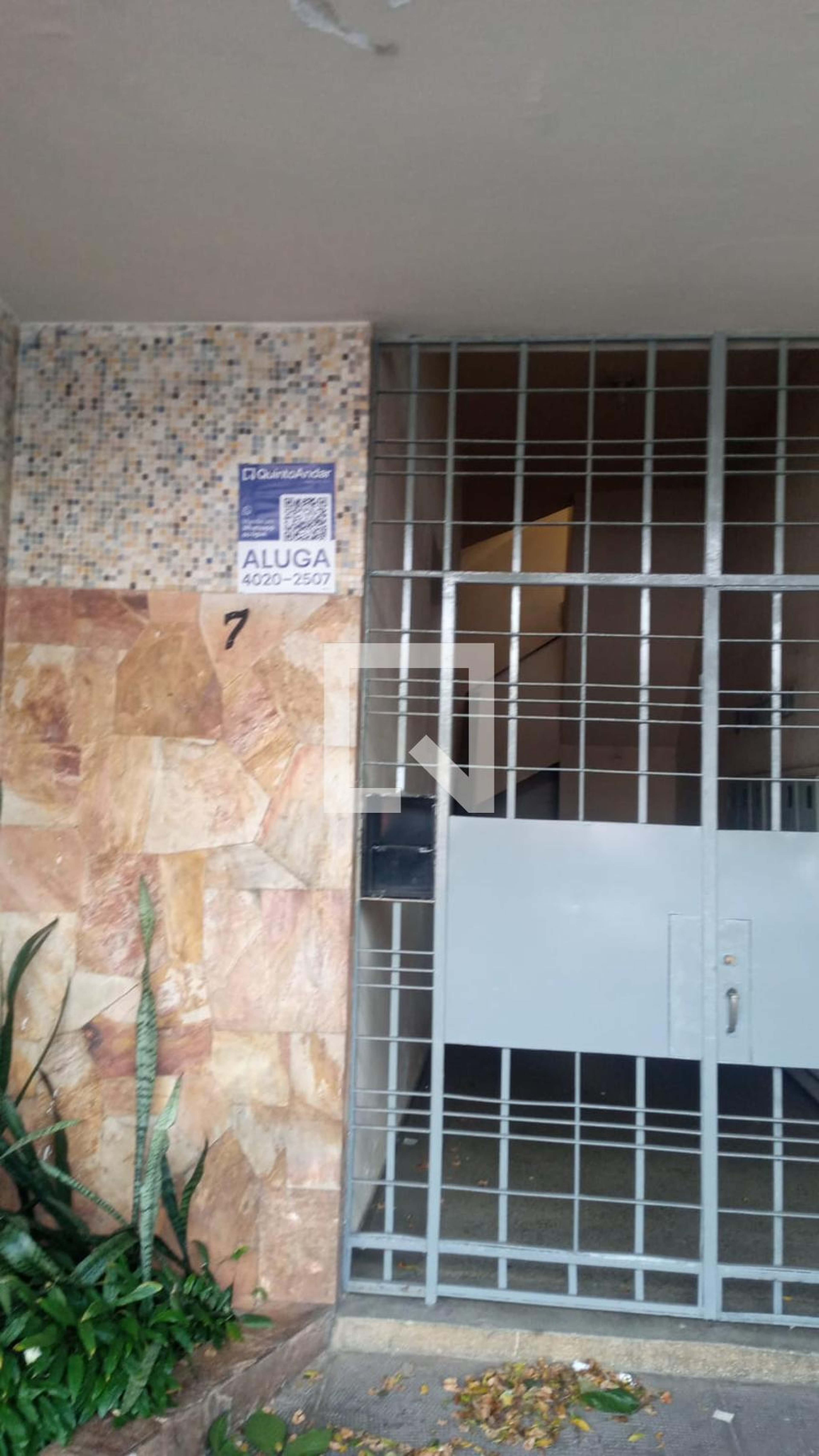 Fachada Condomínio em Rua Flórida, 7