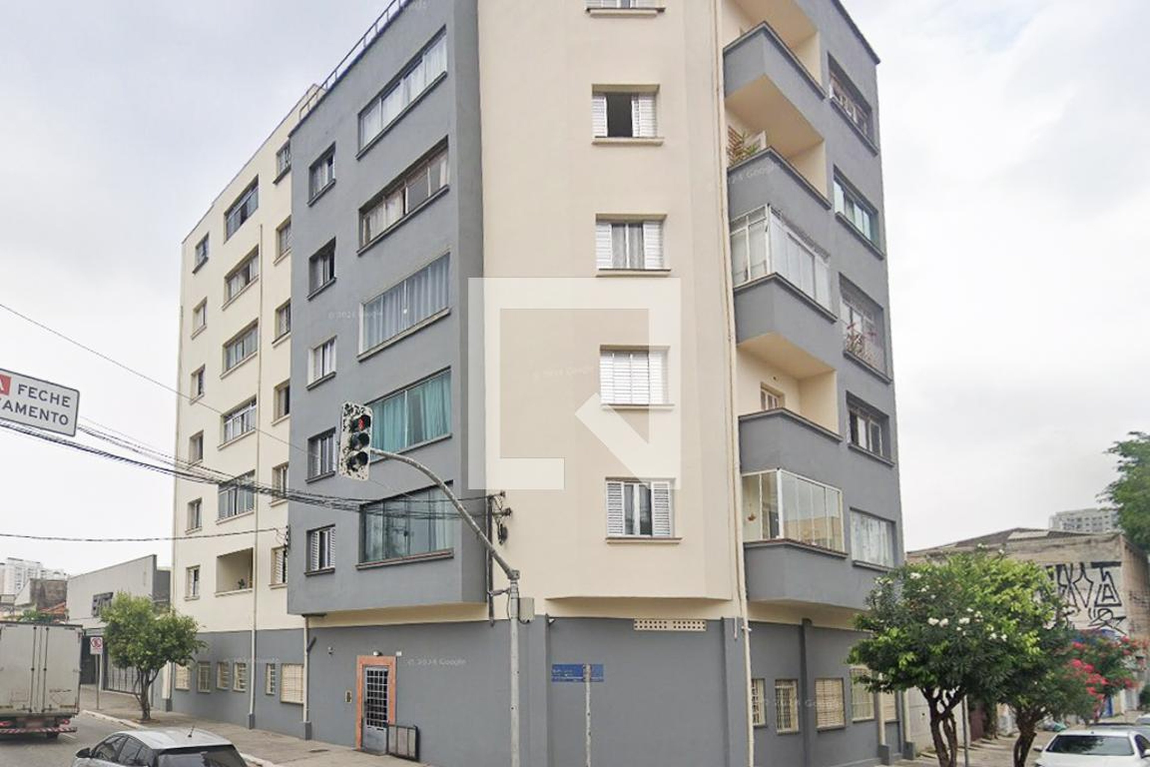 Fachada Condomínio em Rua Baronesa de Porto Carreiro, 69