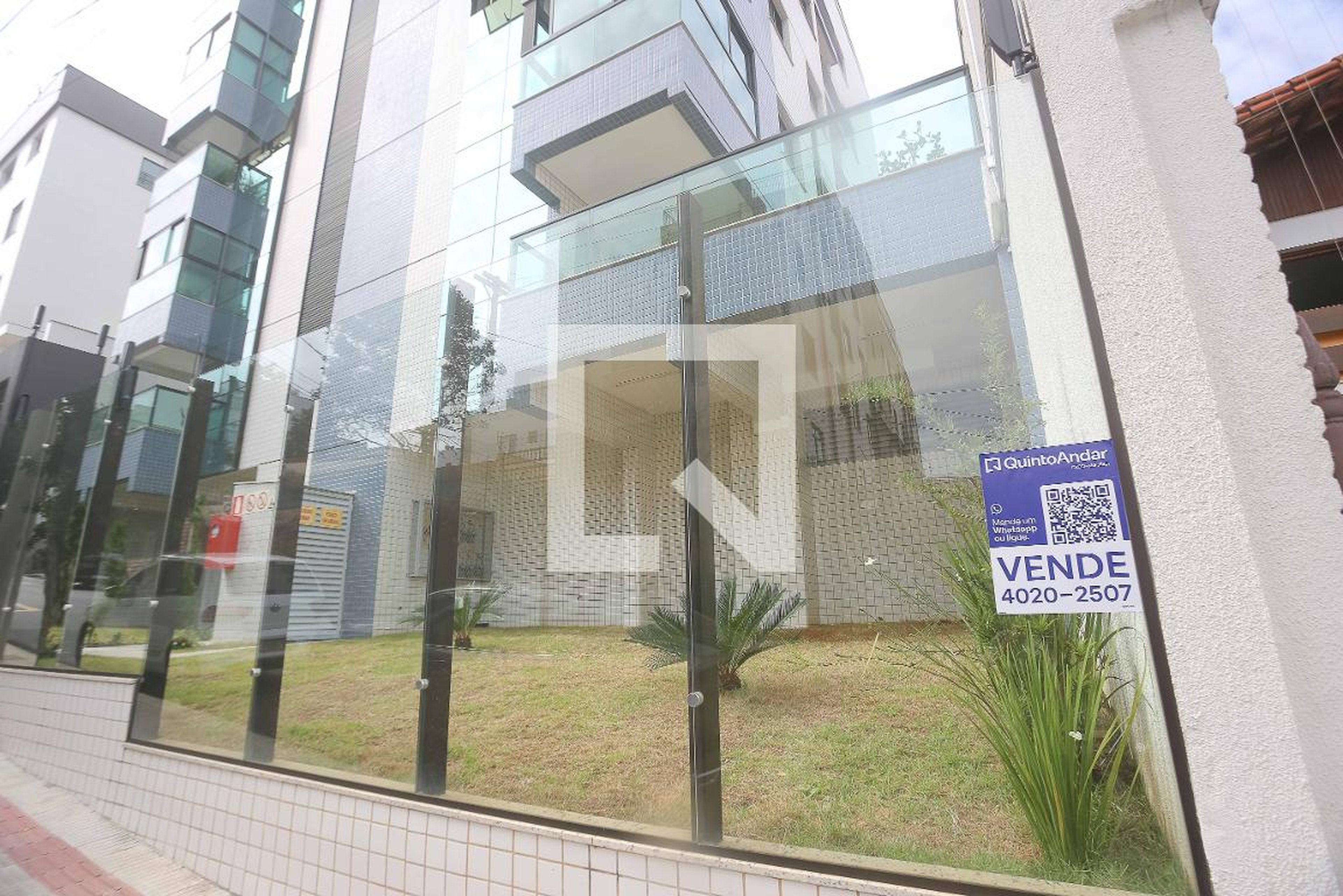 Fachada Condomínio em Rua Cesário Alvim, 620