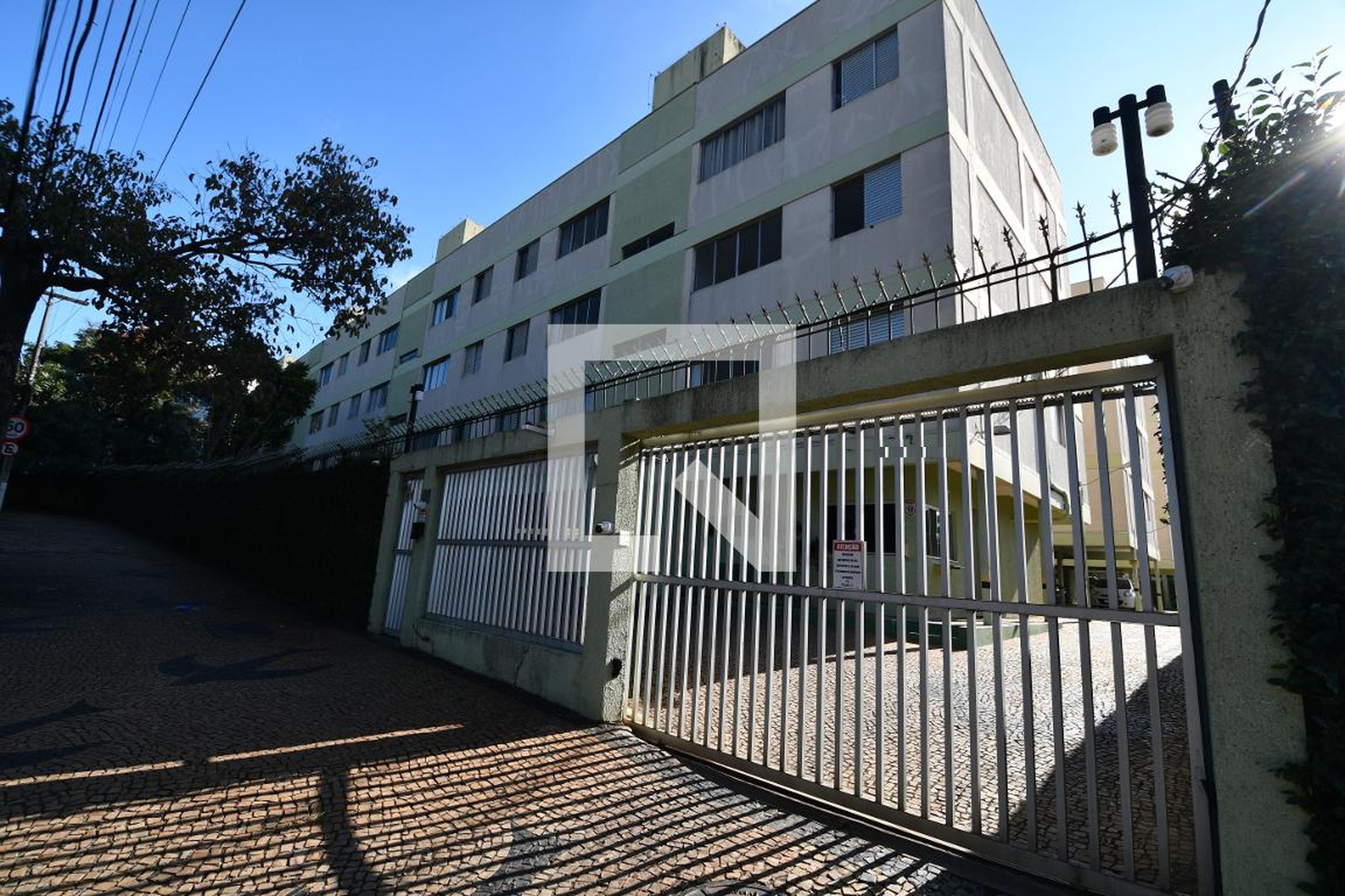 Fachada do Prédio Condomínio em Avenida Doutor Theodureto de Almeida Camargo, 488