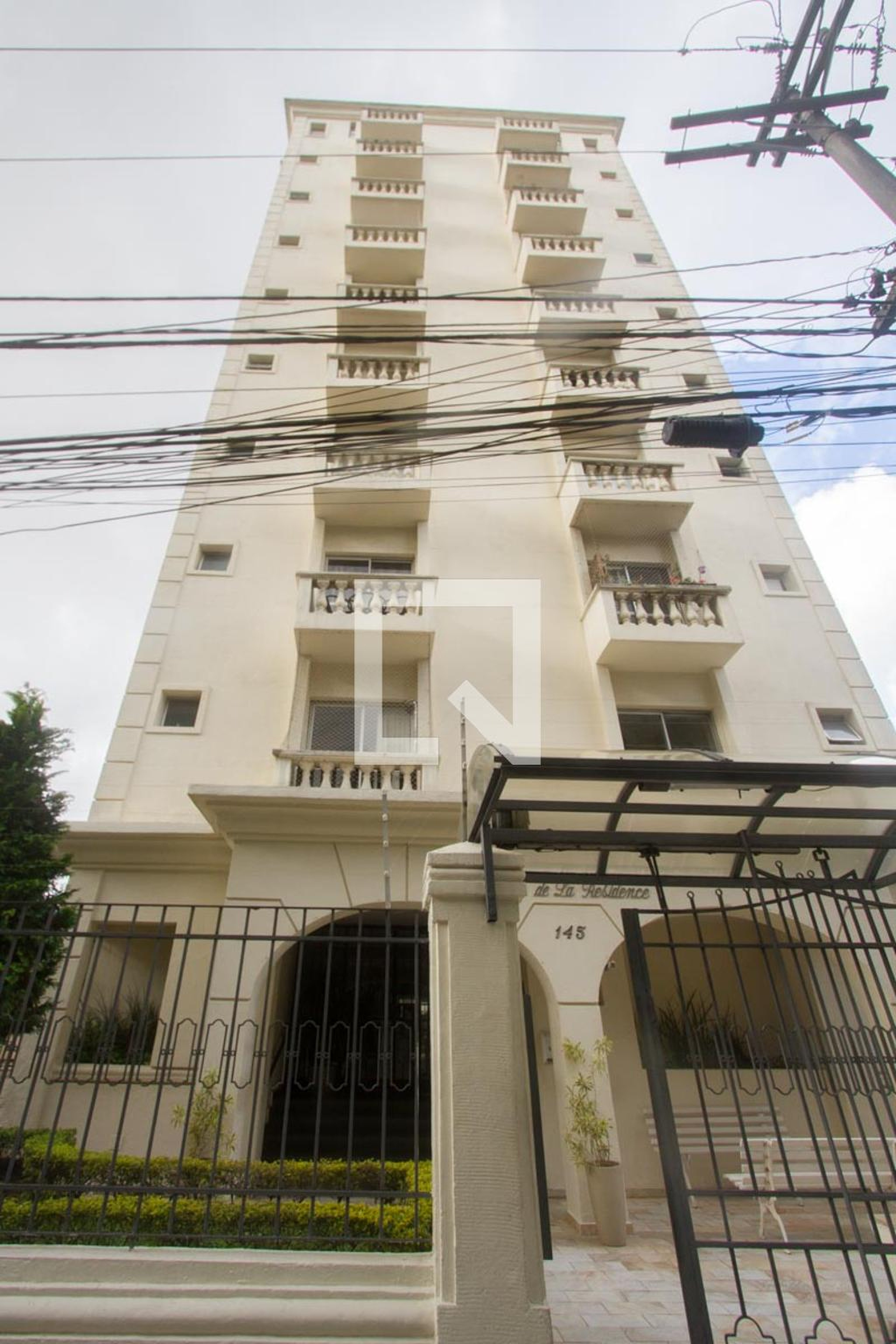 Fachada Condomínio Maison de la Residence