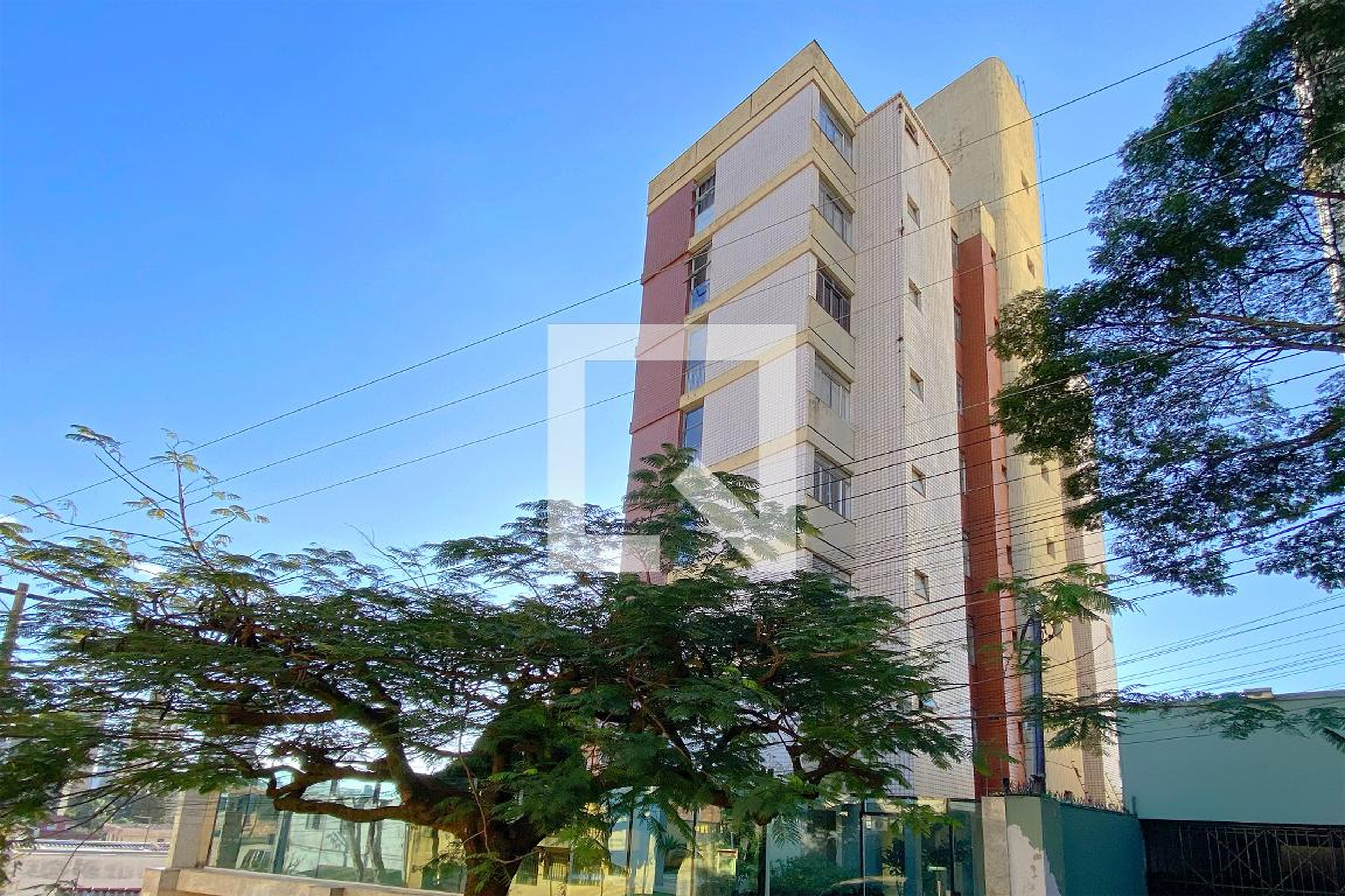 Fachada Condomínio em Rua Caraça, 977