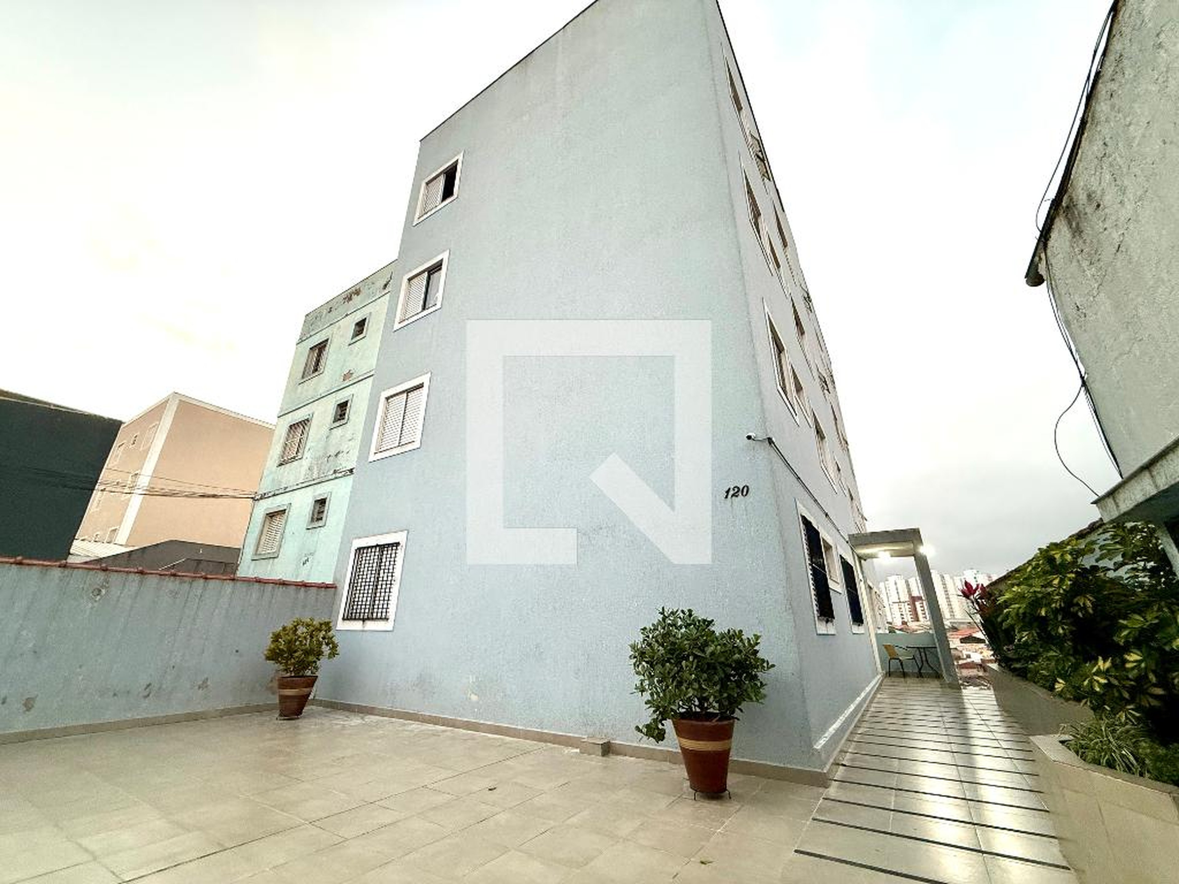 Fachada Condomínio em Rua Rahal, 12