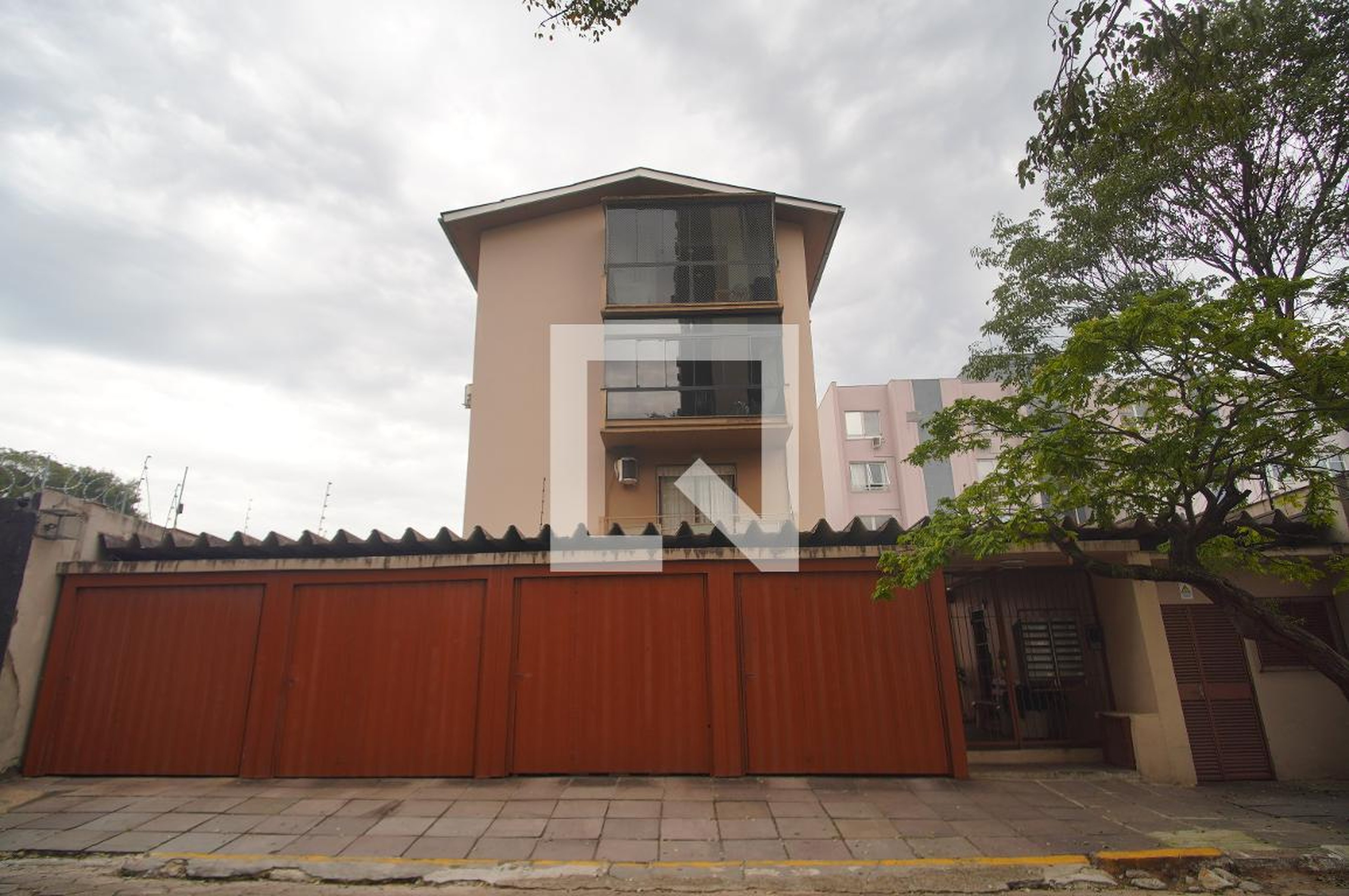 Fachada Condomínio em Rua Tupi, 1075