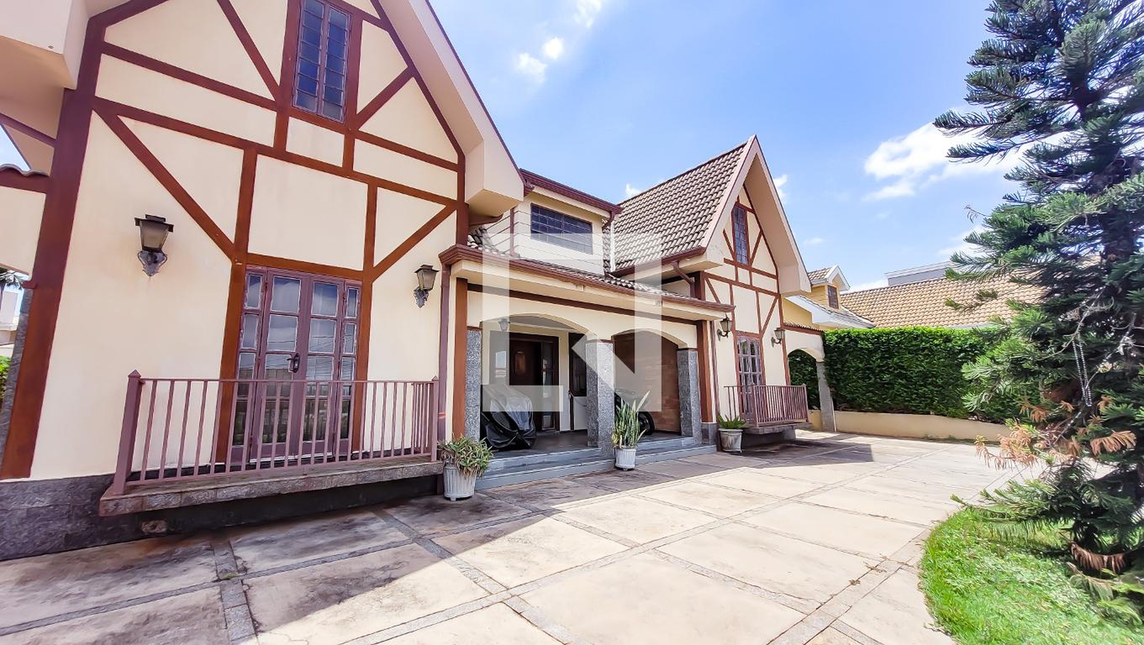 Fachada Condomínio em Rua dos Alfeneiros, 350